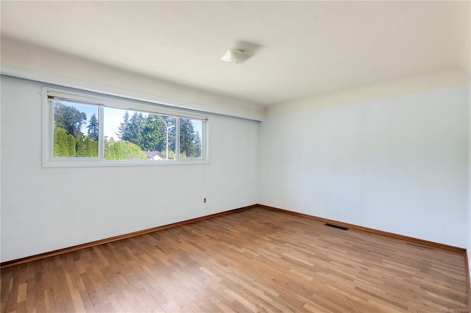 3341 Rolston Cres