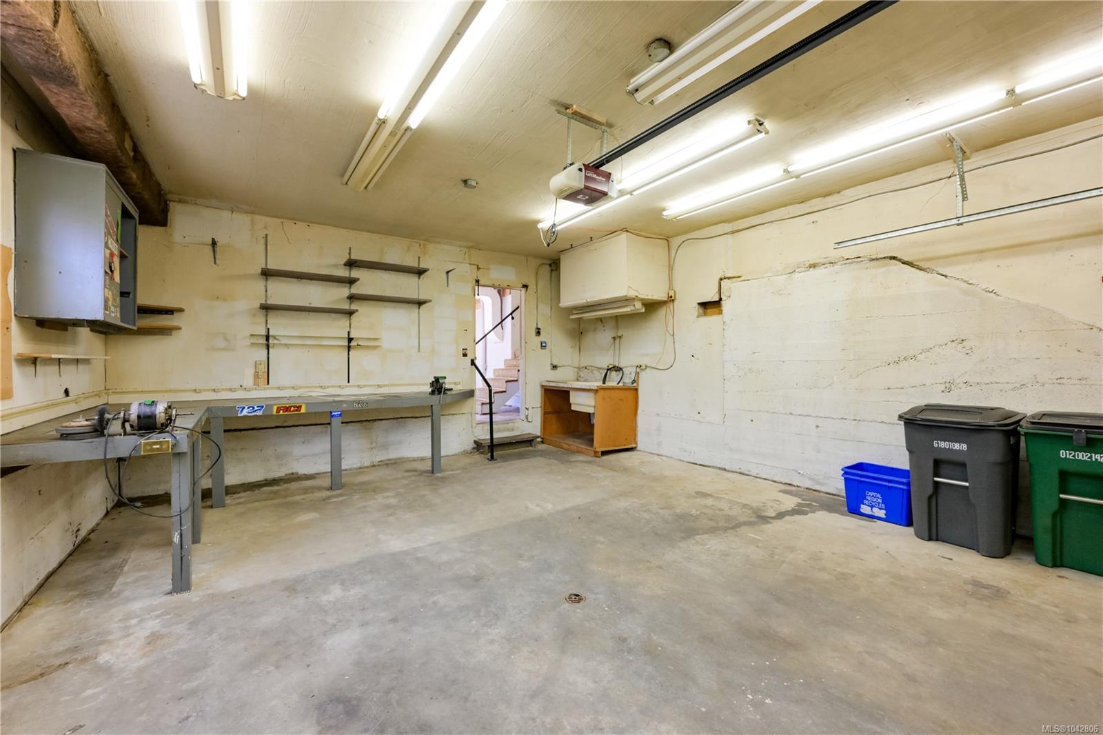 3341 Rolston Cres