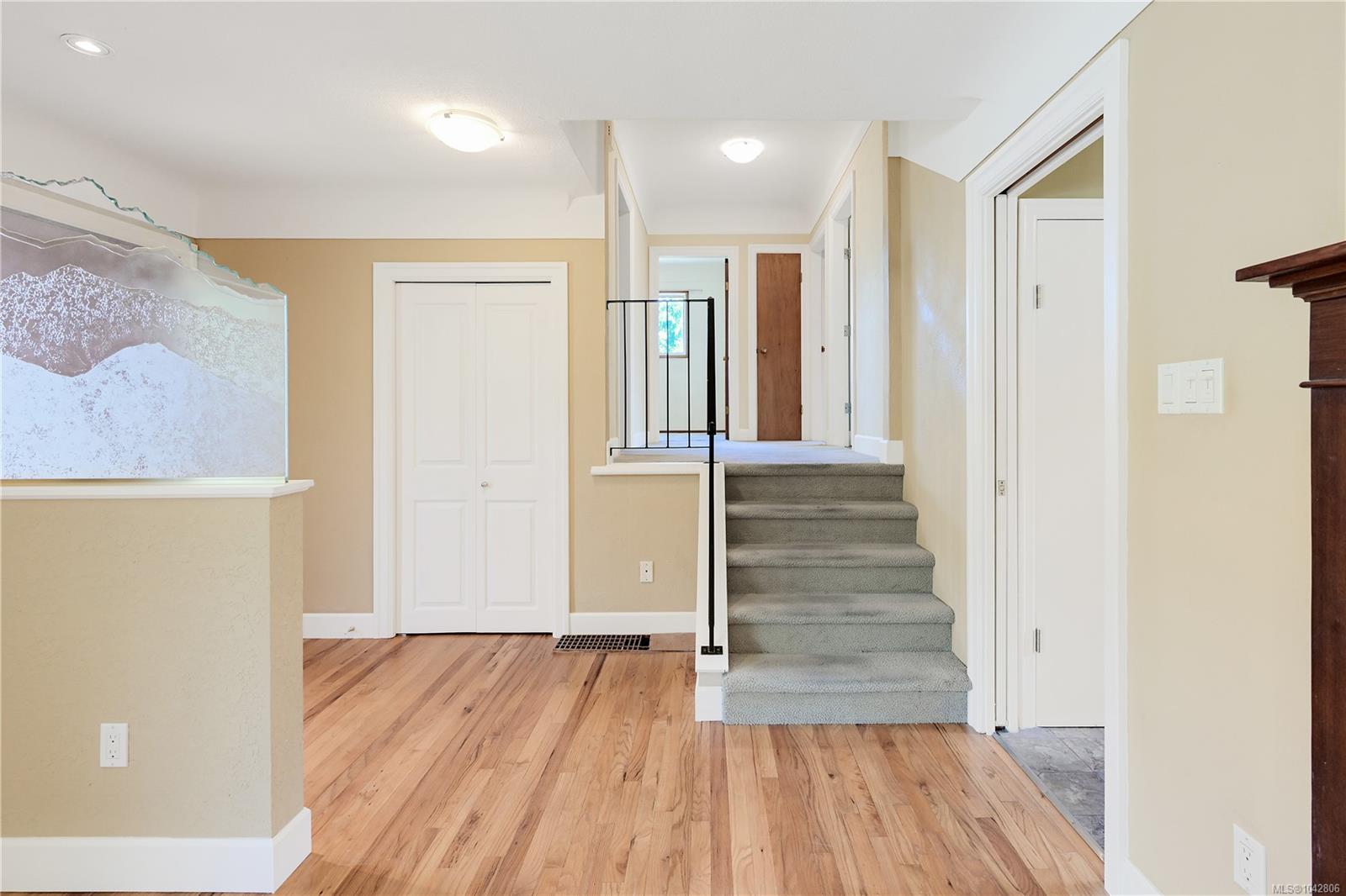 3341 Rolston Cres