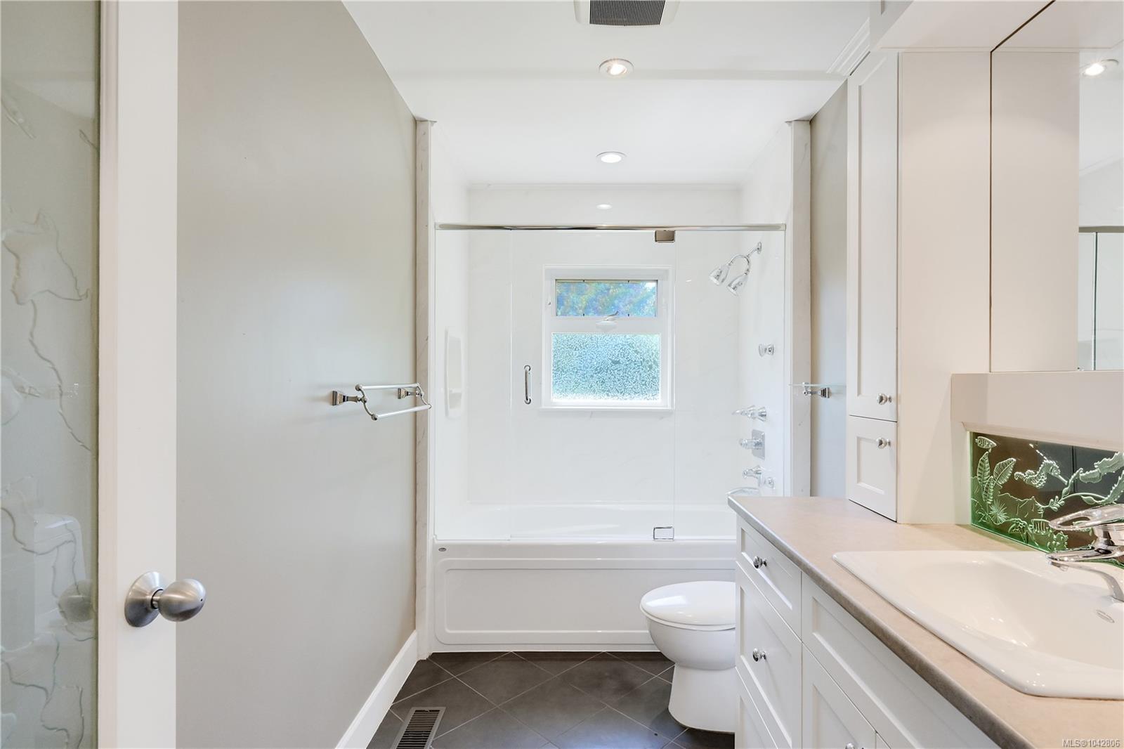 3341 Rolston Cres
