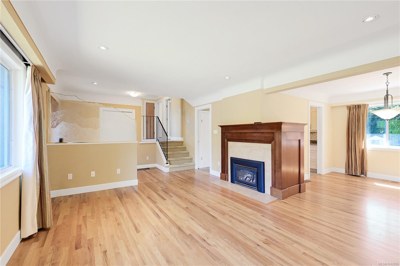 3341 Rolston Cres