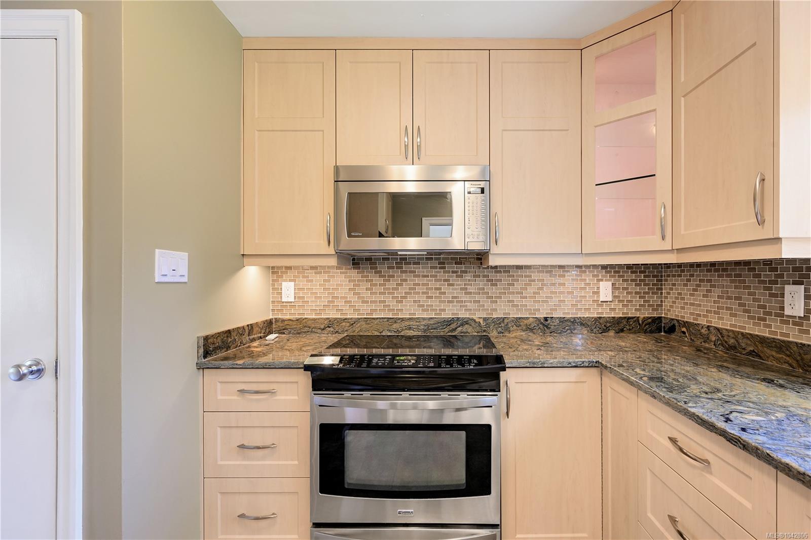 3341 Rolston Cres