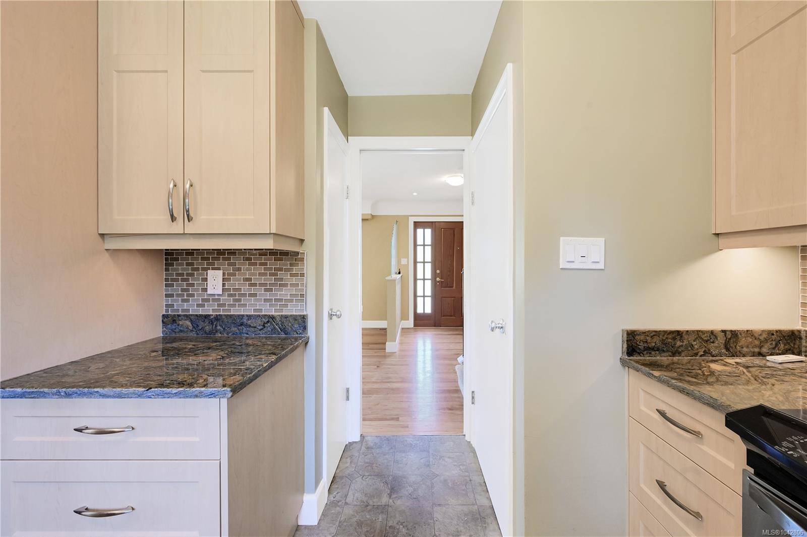 3341 Rolston Cres