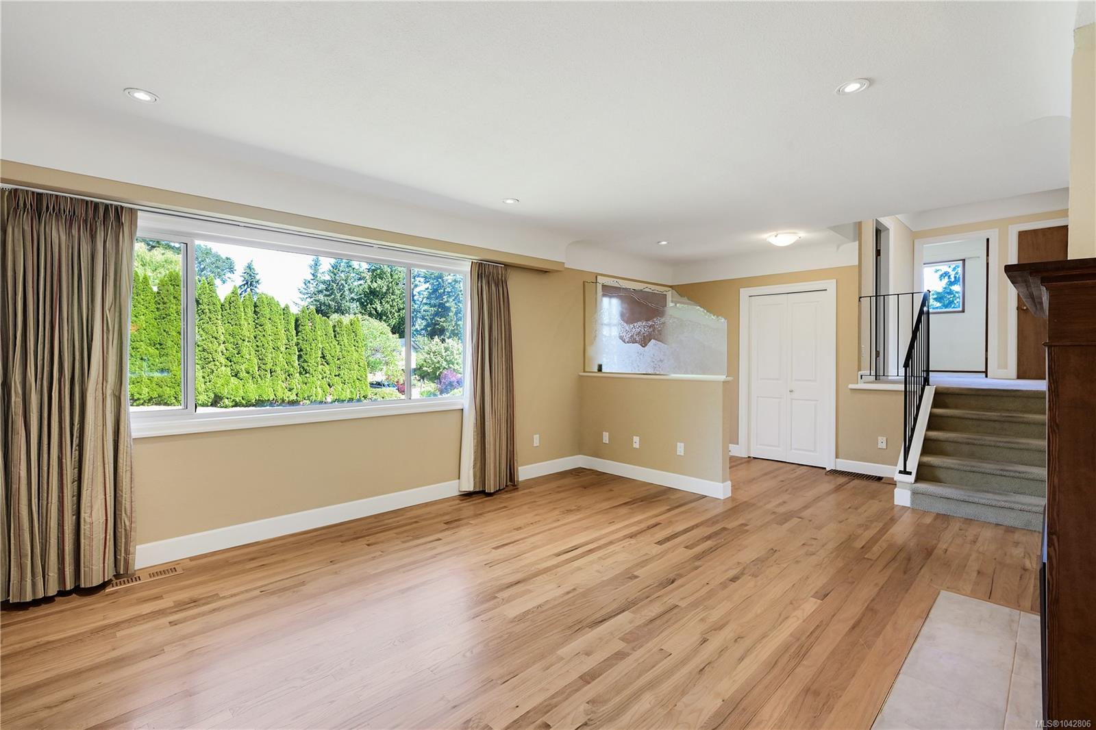 3341 Rolston Cres