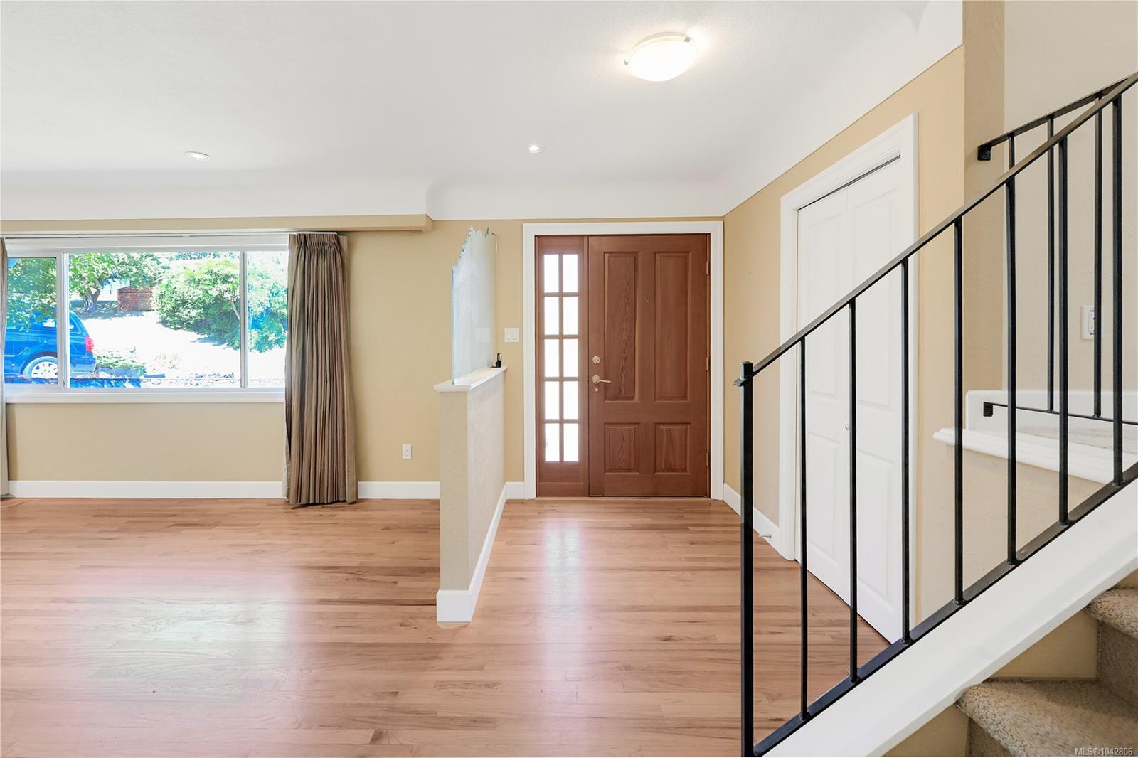 3341 Rolston Cres
