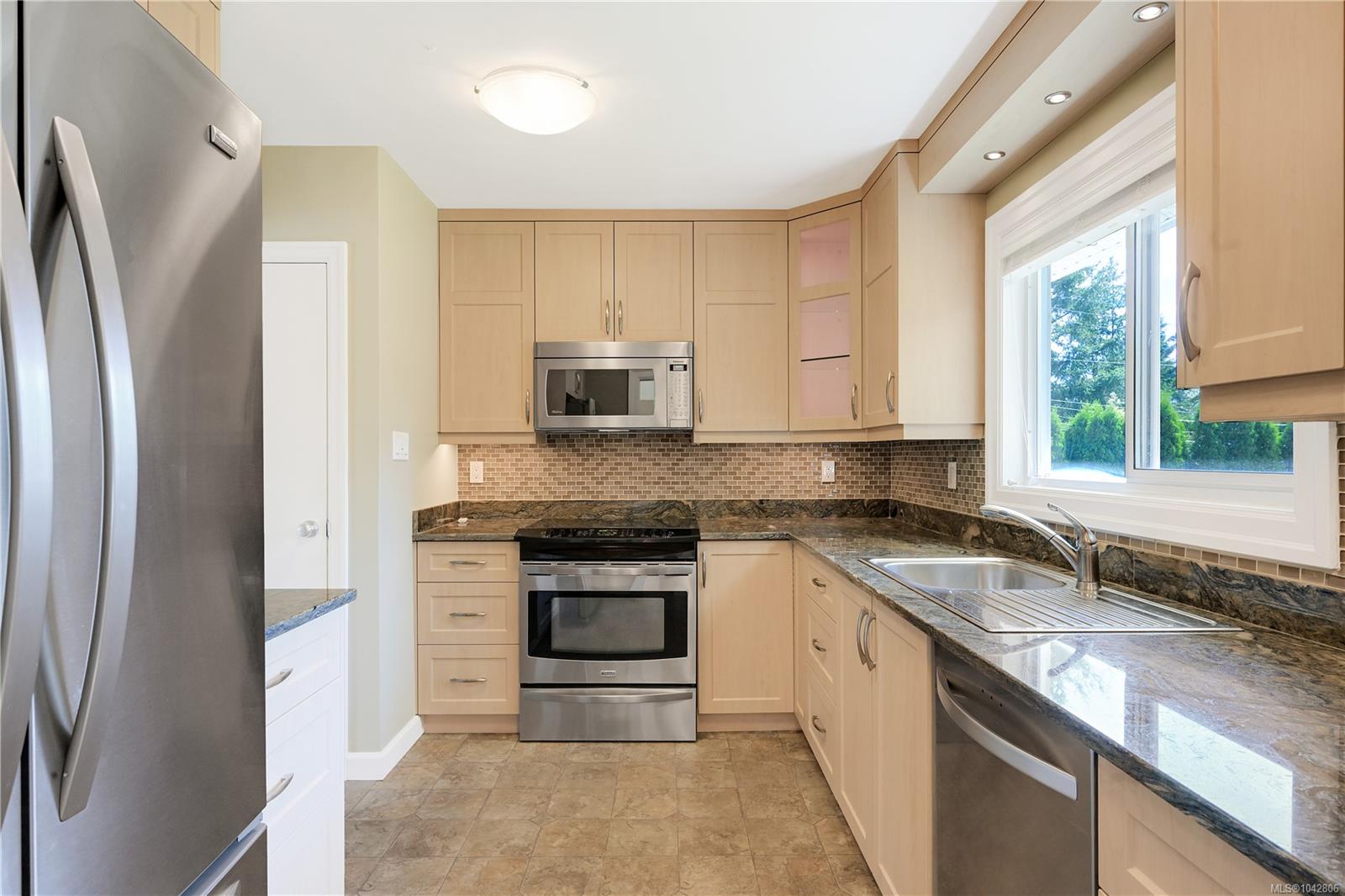 3341 Rolston Cres