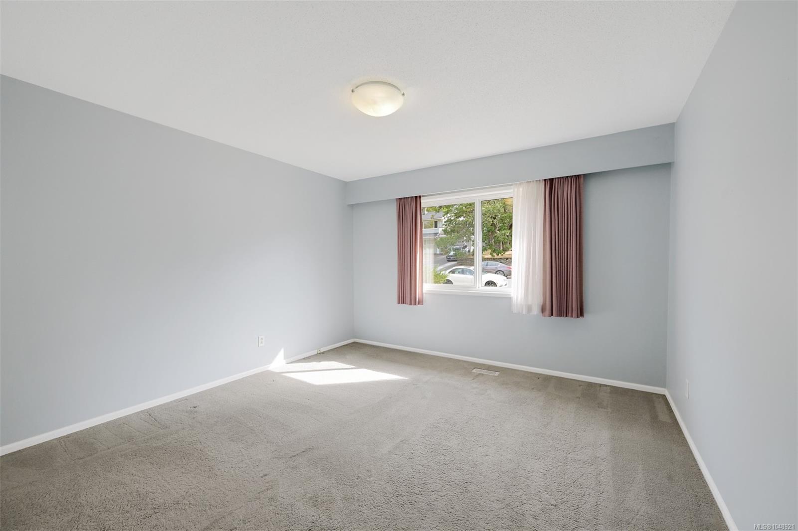 4218 Thornhill Cres
