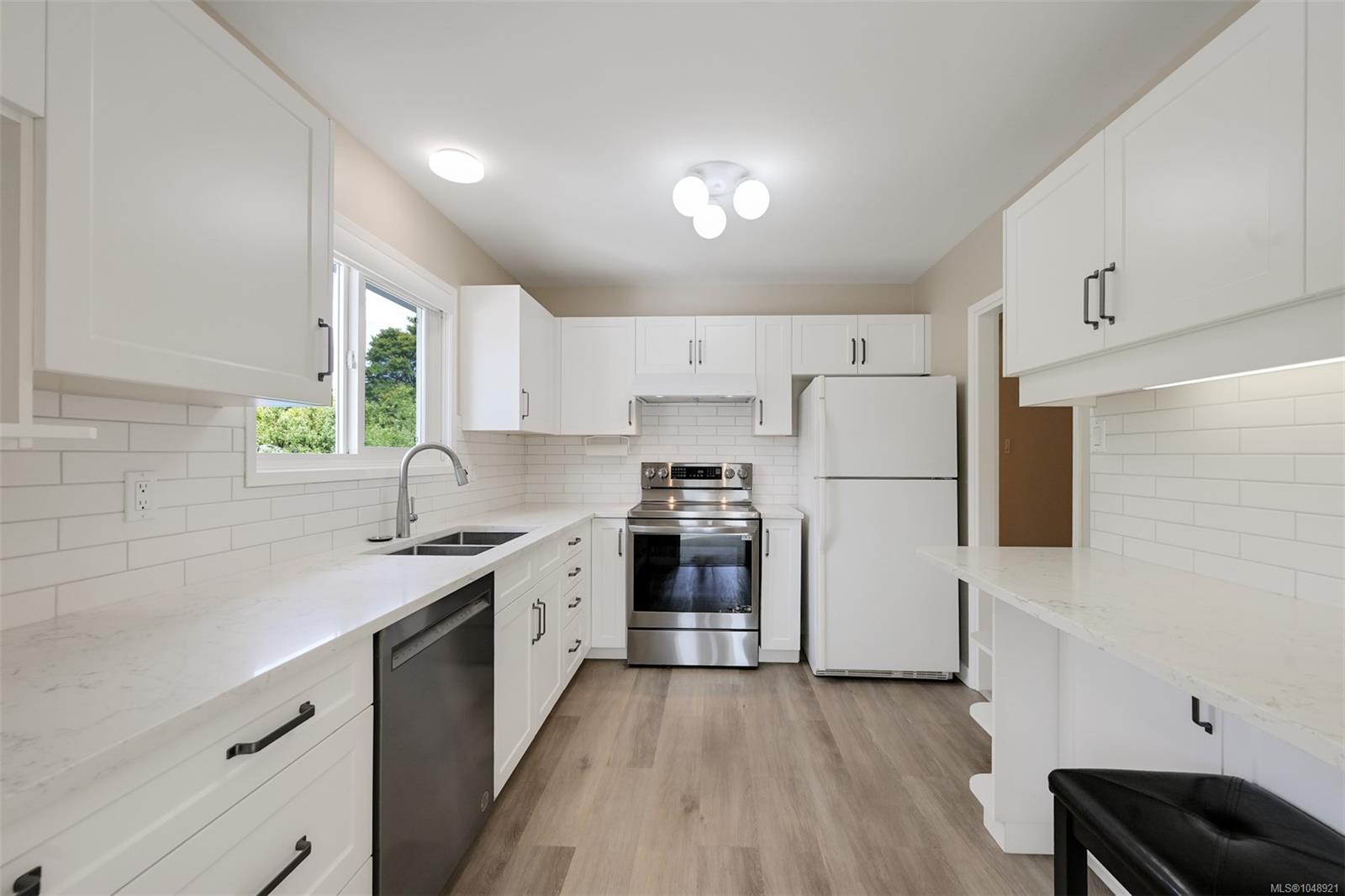 4218 Thornhill Cres
