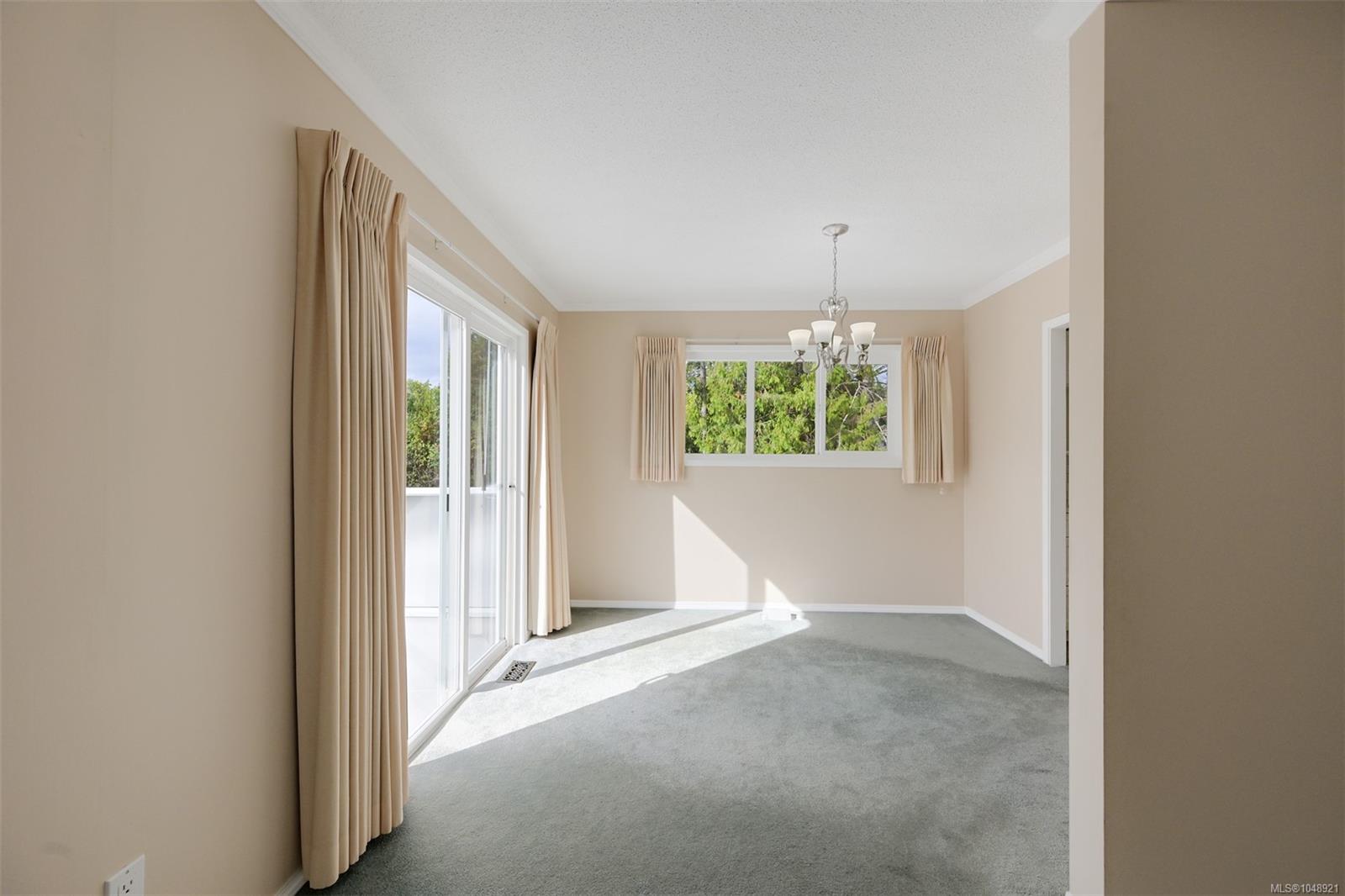 4218 Thornhill Cres