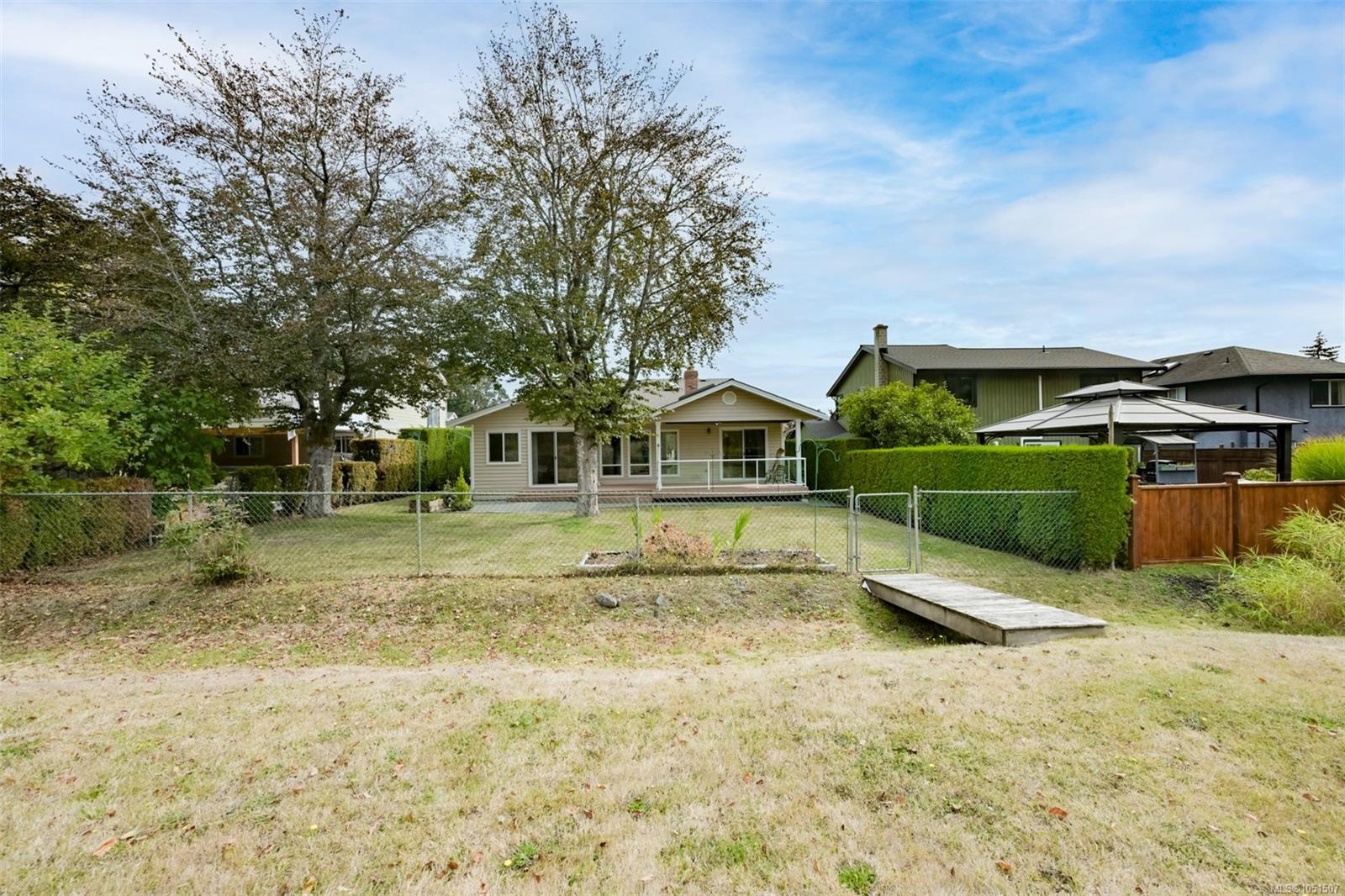 1309 Layritz Pl
