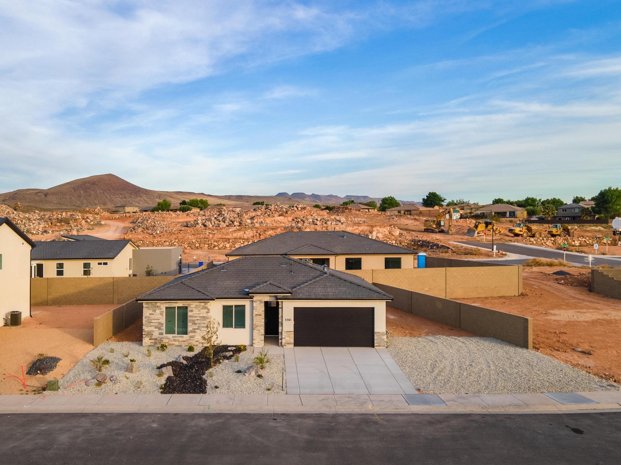 3361 W Palomar