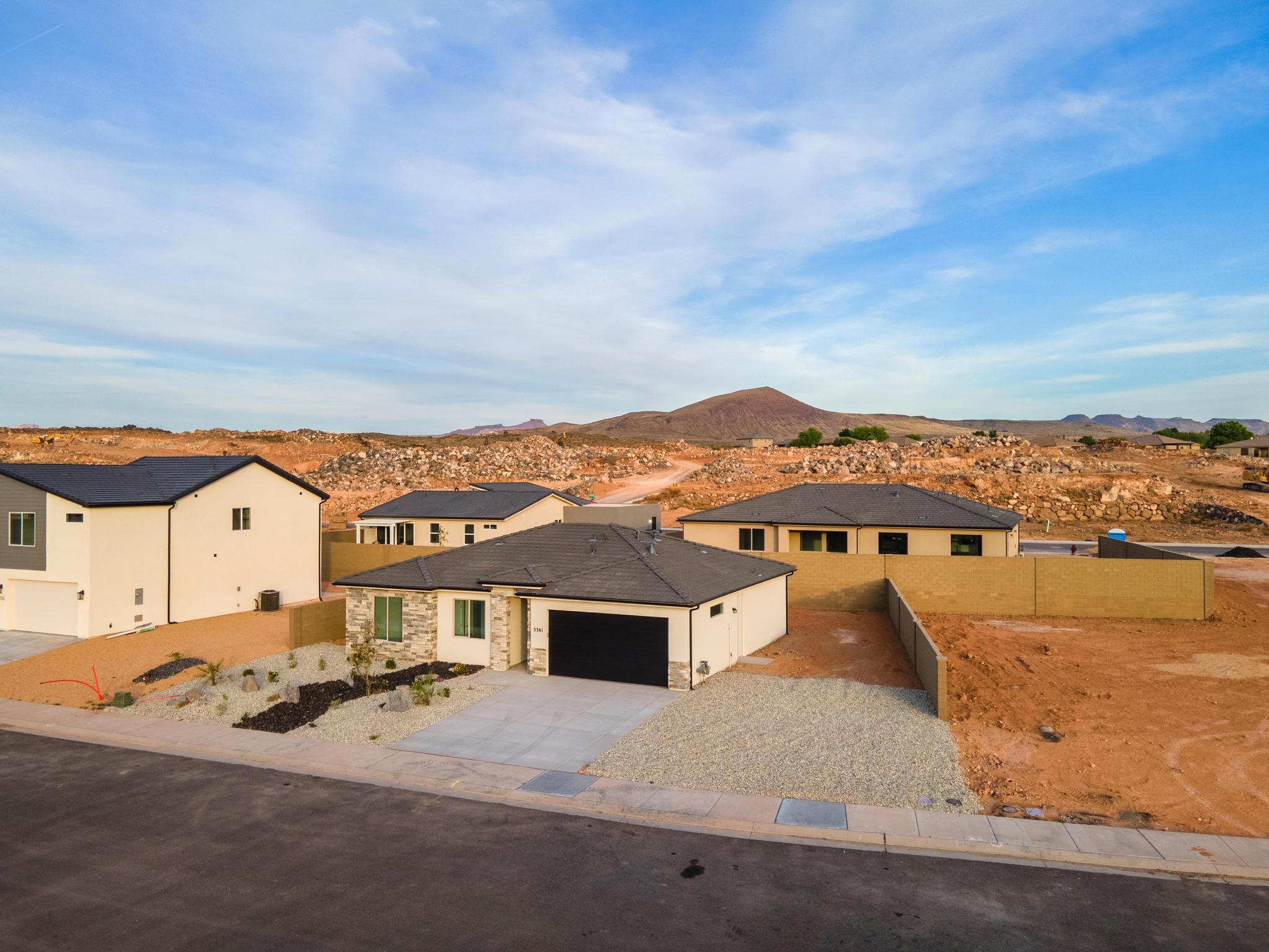 3361 W Palomar