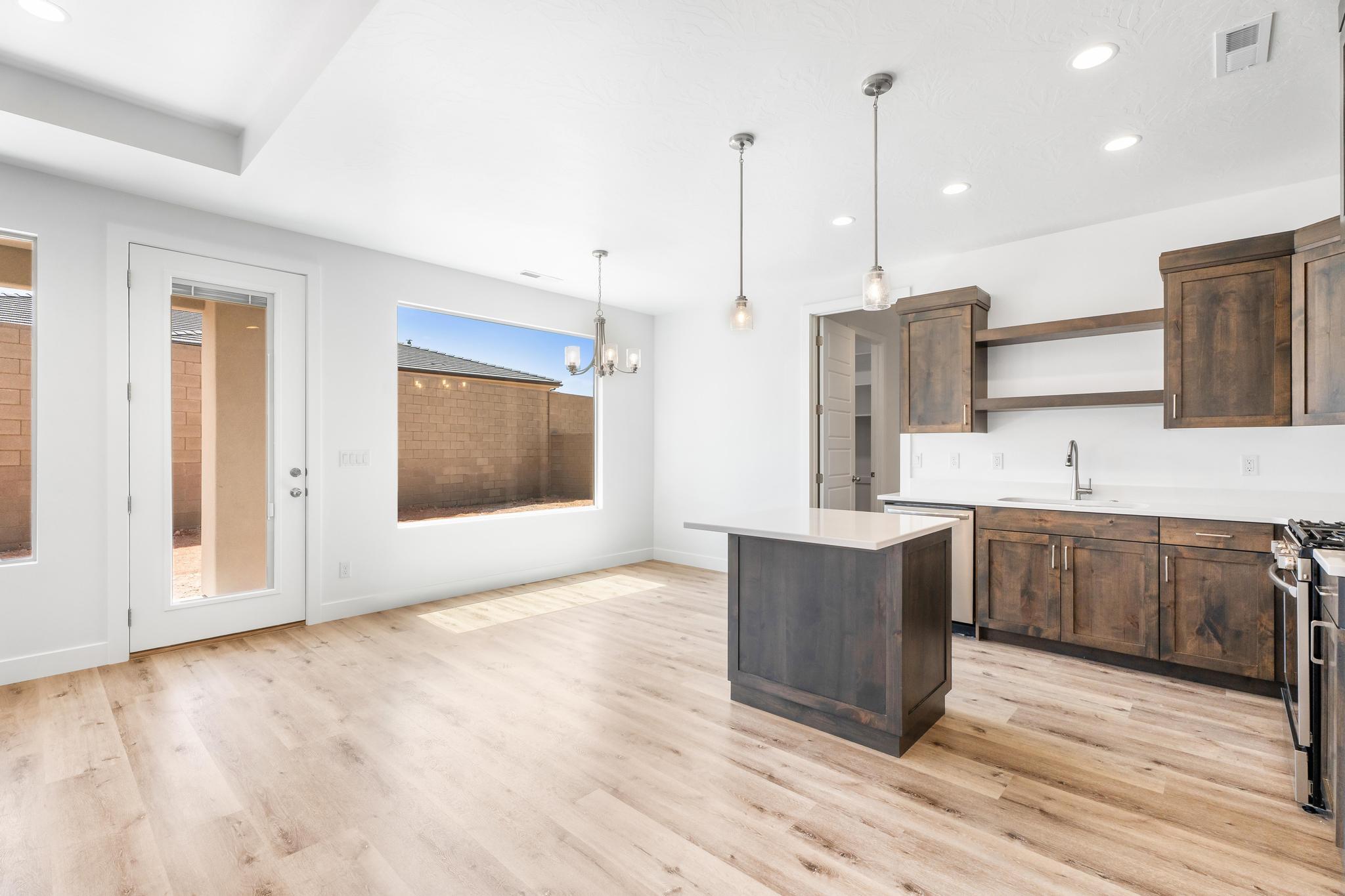 3361 W Palomar