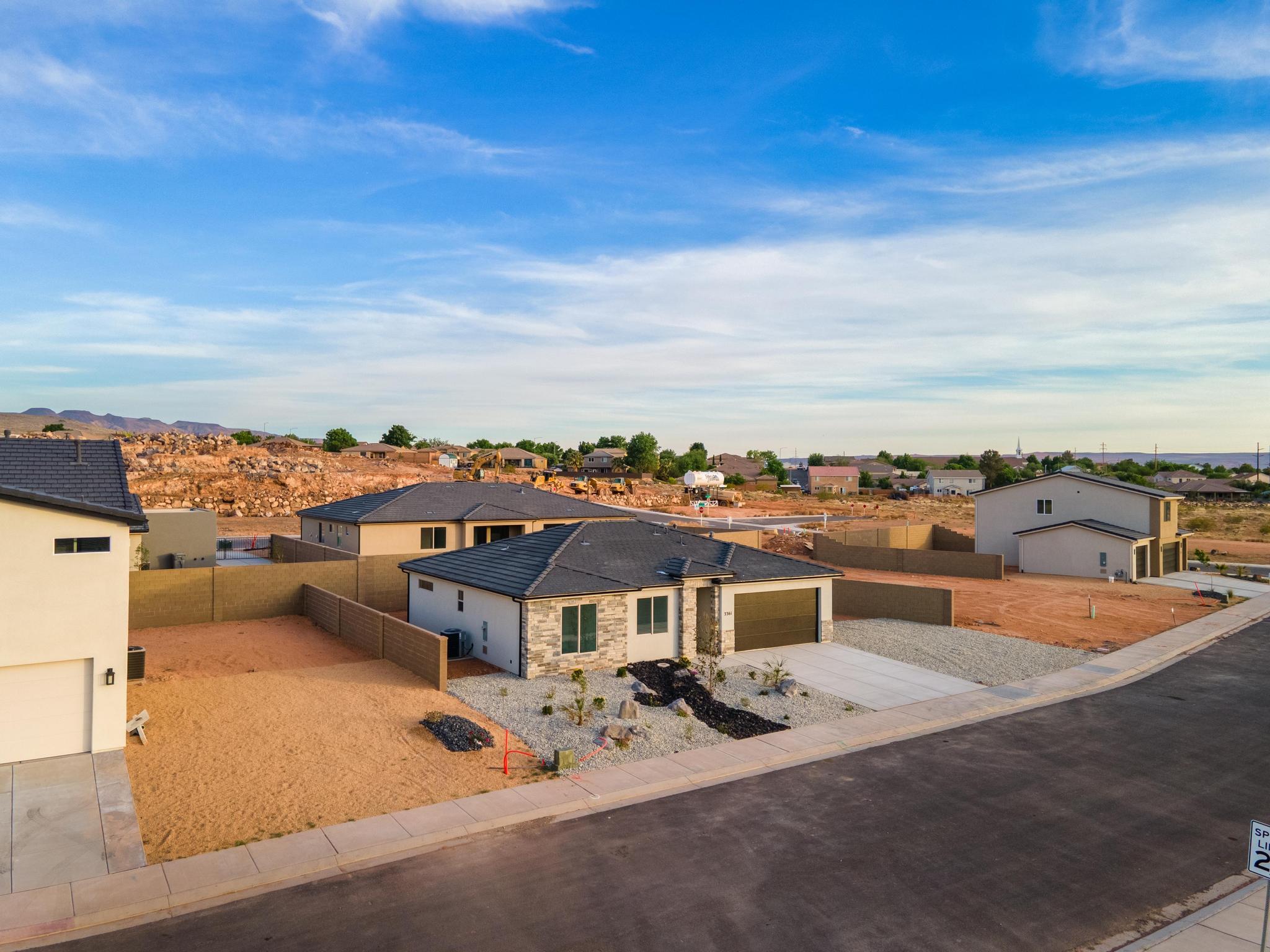 3361 W Palomar