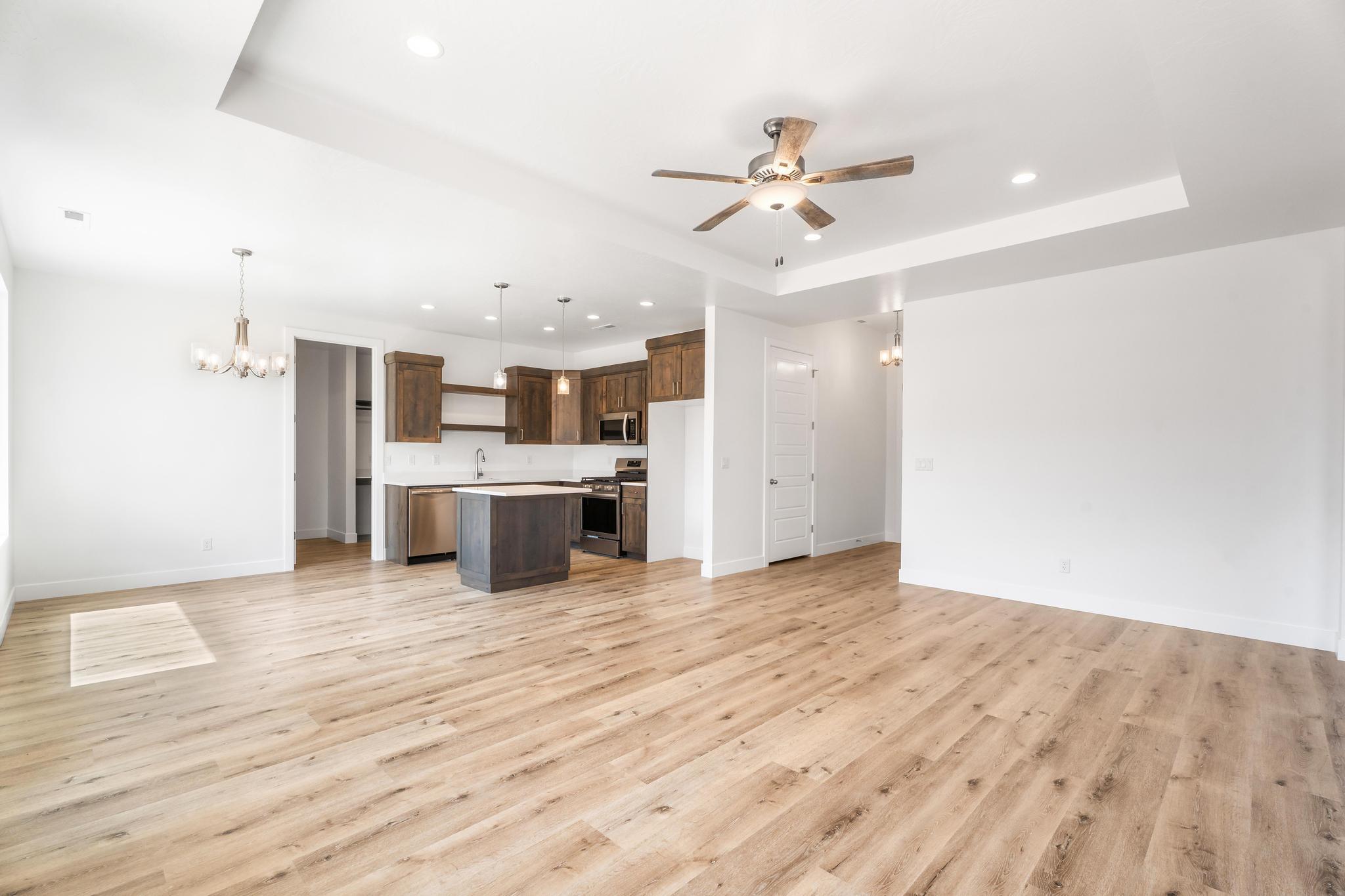 3361 W Palomar