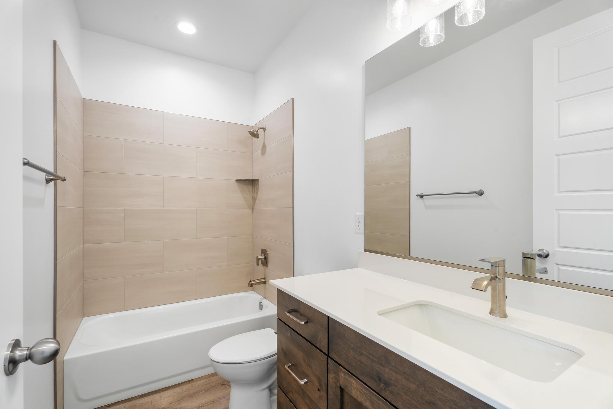 3361 W Palomar