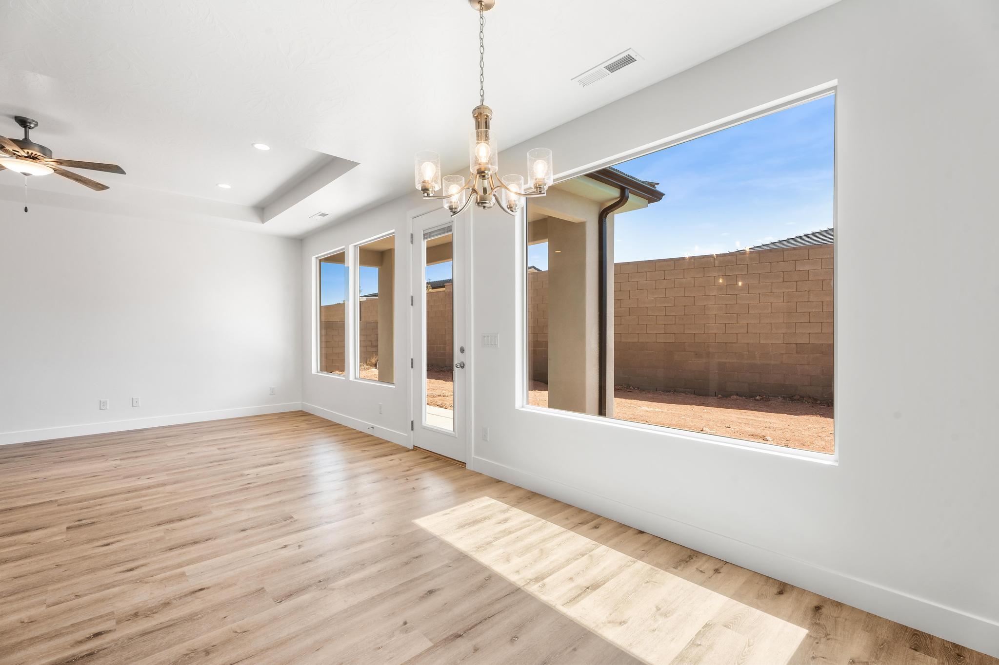 3361 W Palomar