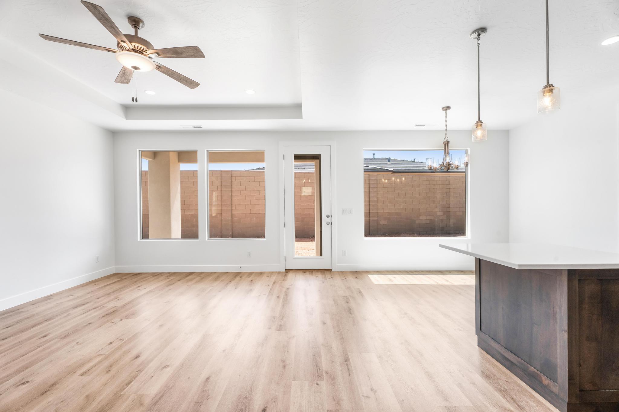 3361 W Palomar