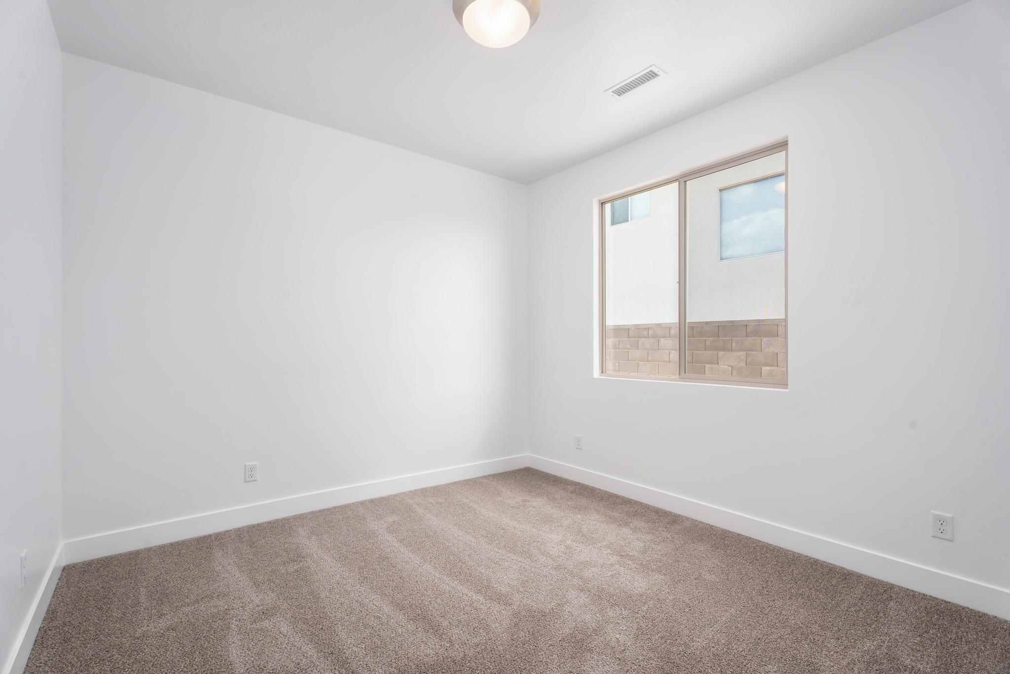 1005 N 20 W