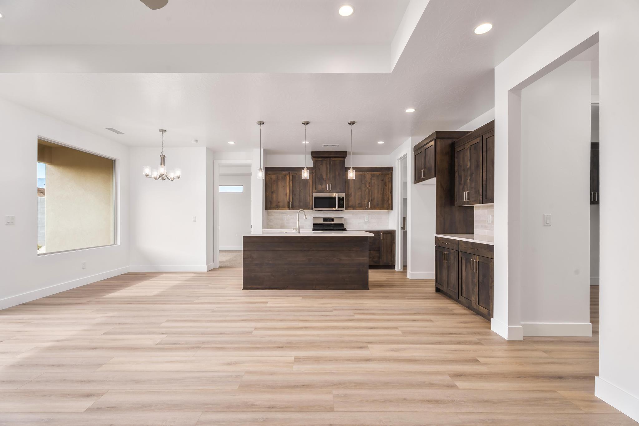 1005 N 20 W