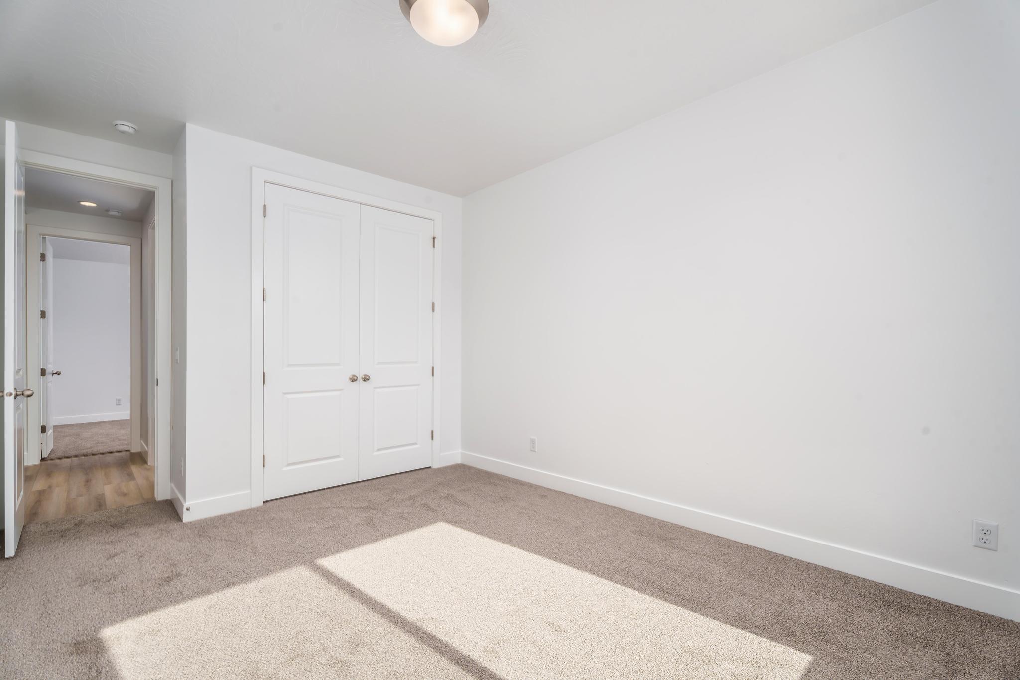 1005 N 20 W