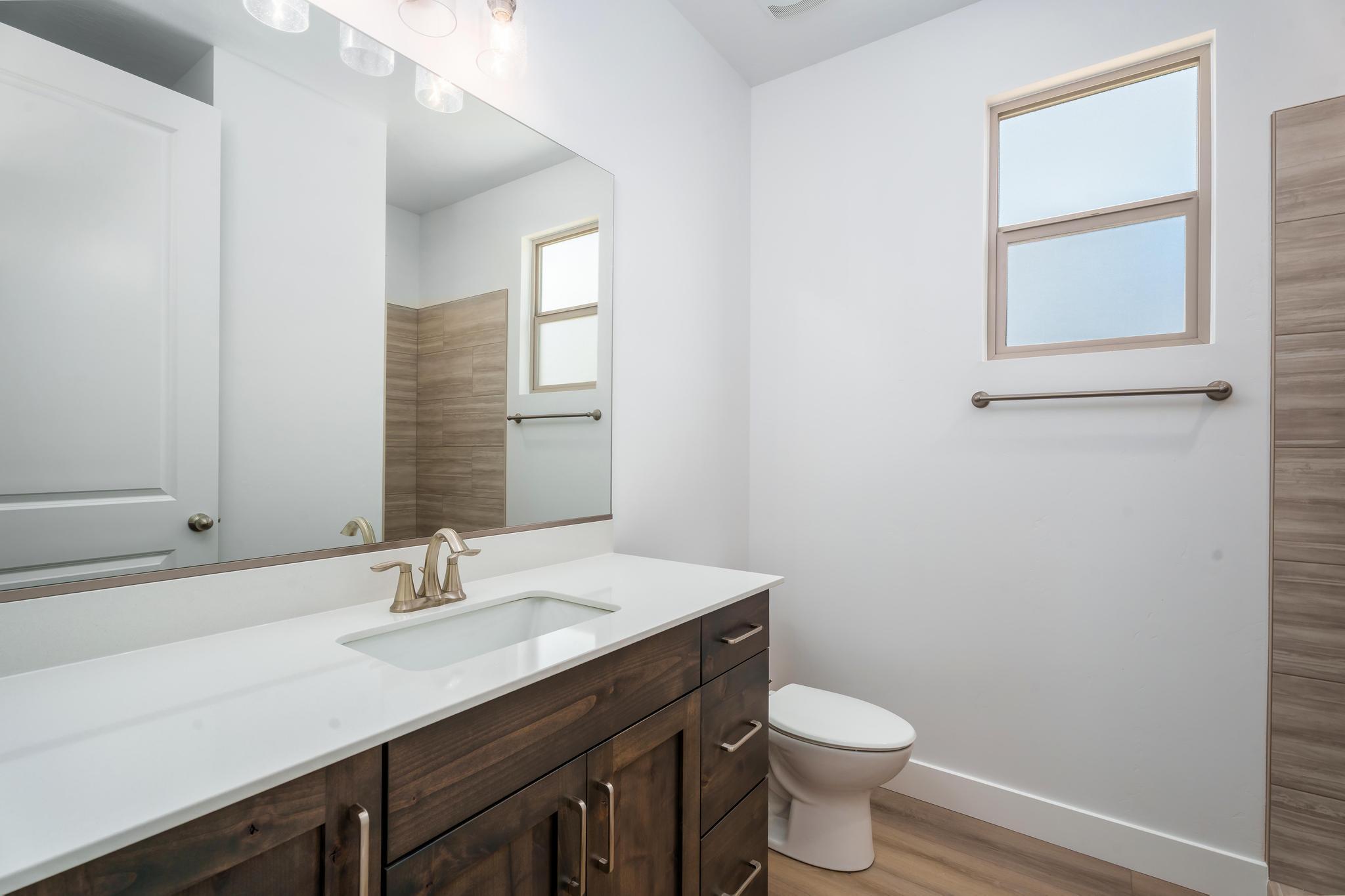 1005 N 20 W