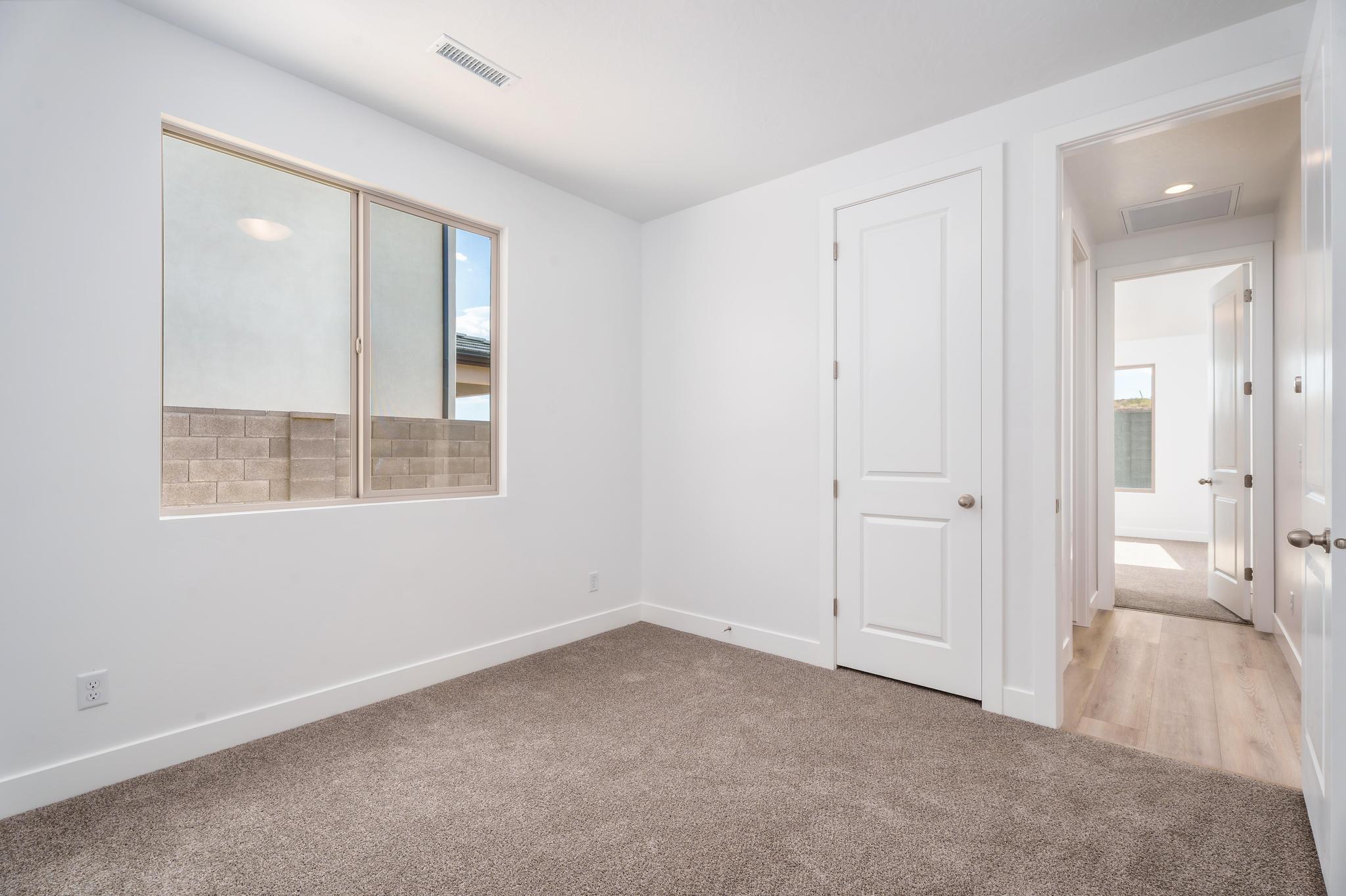 1005 N 20 W