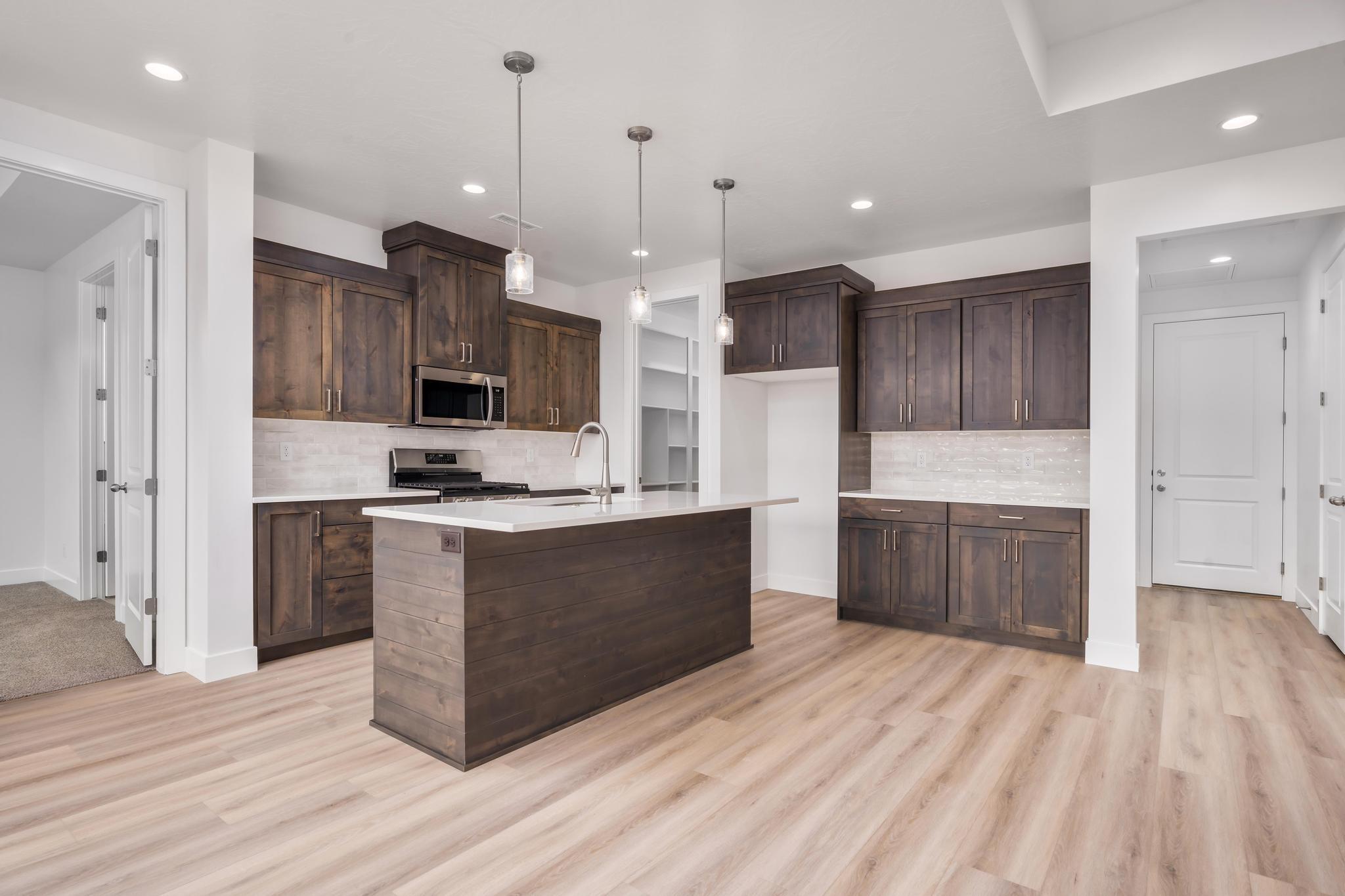 1005 N 20 W
