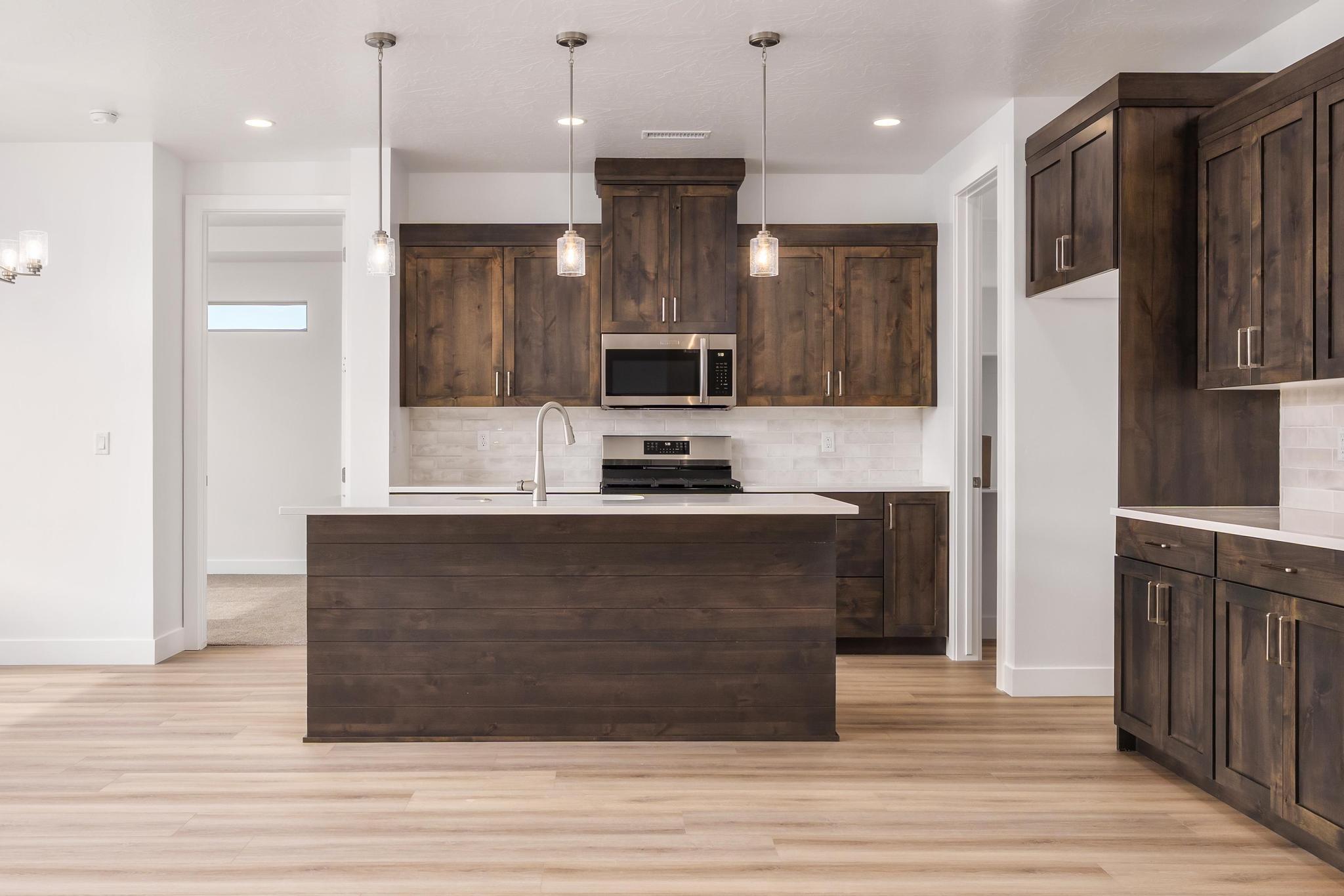 1005 N 20 W