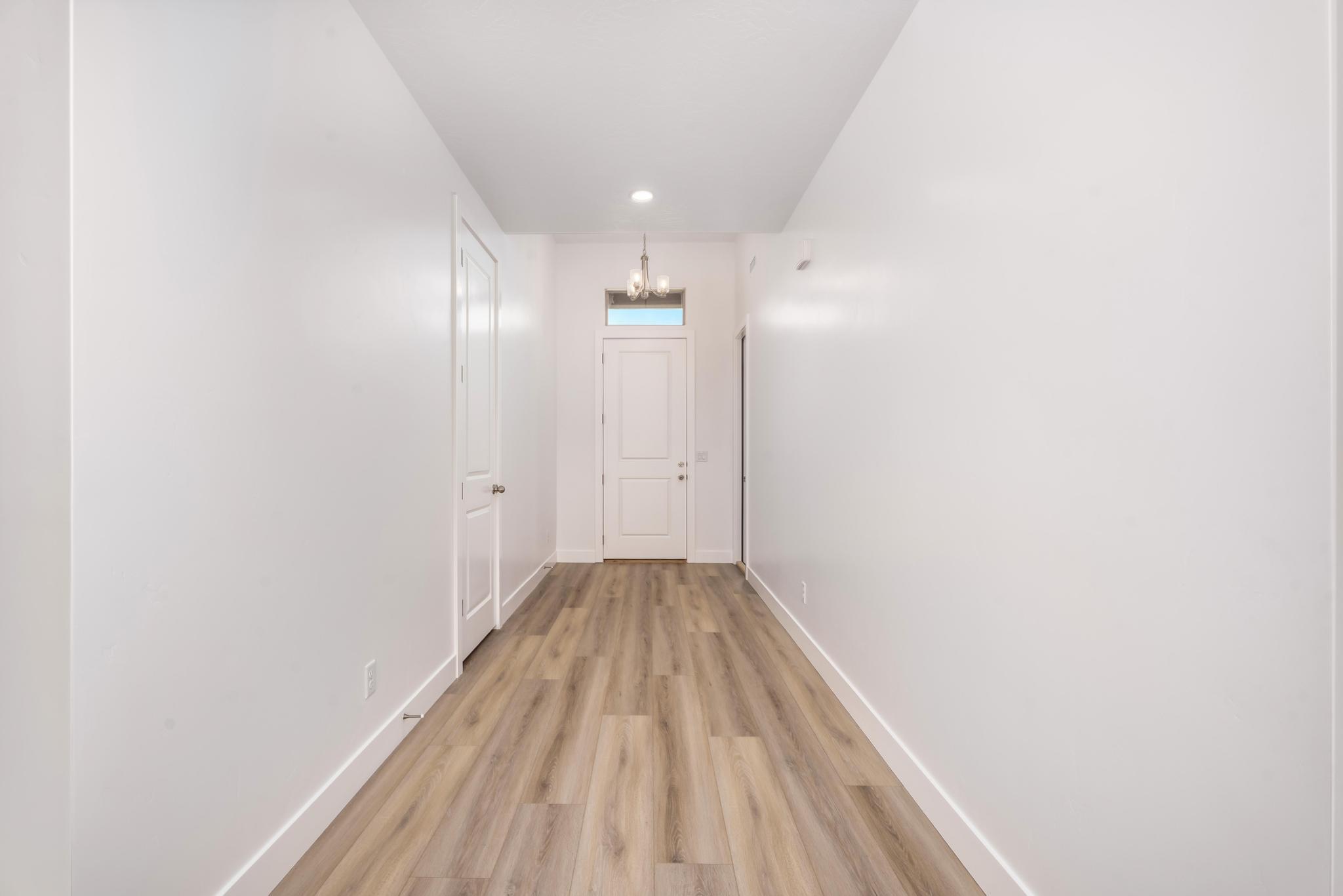 1005 N 20 W