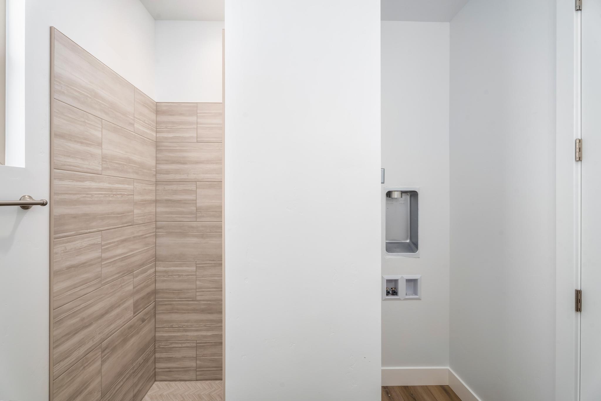 1005 N 20 W