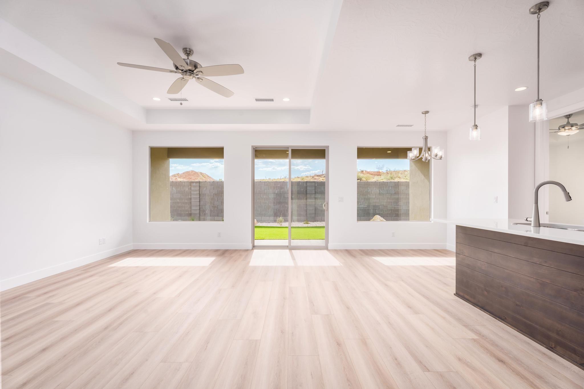 1005 N 20 W