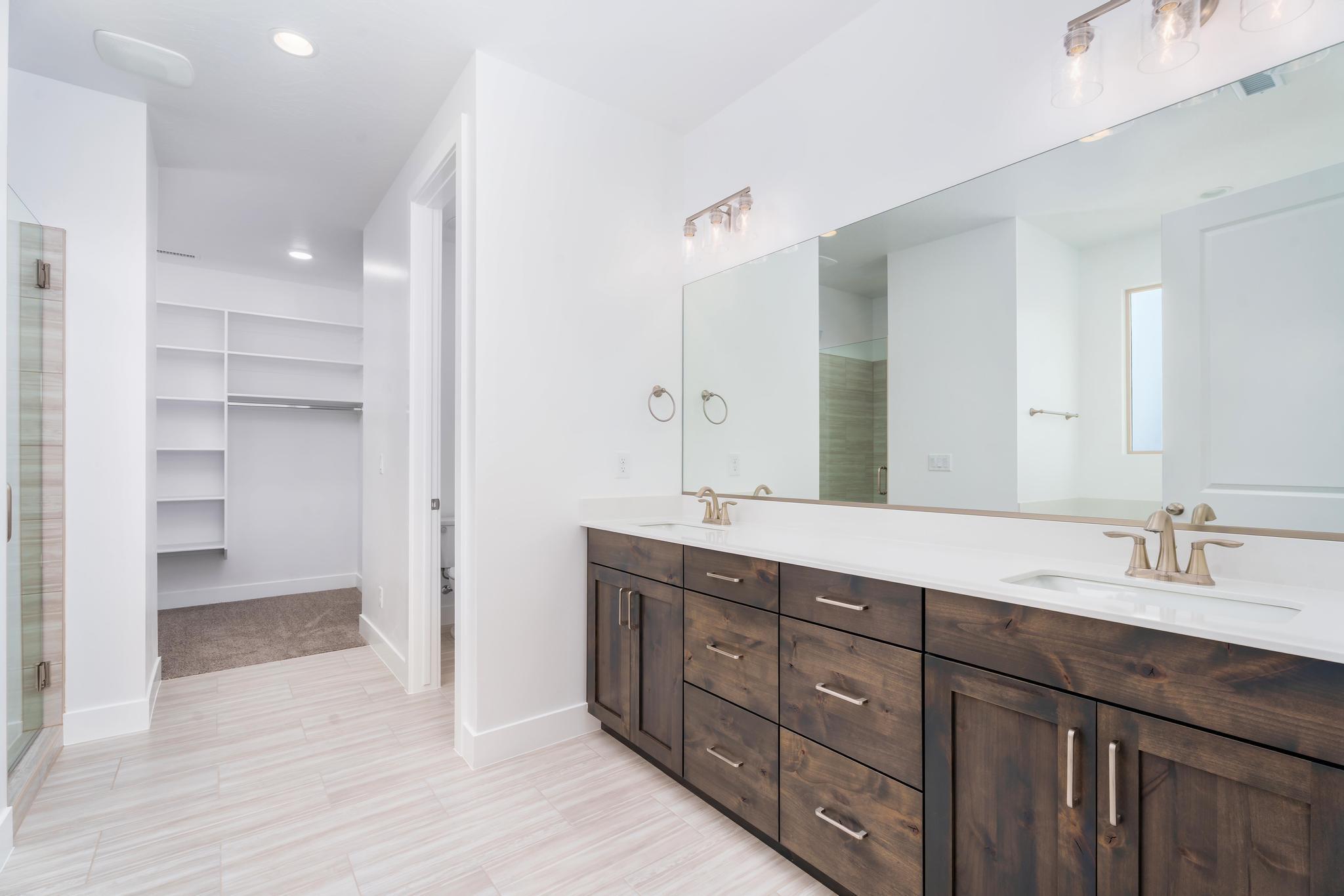 1005 N 20 W