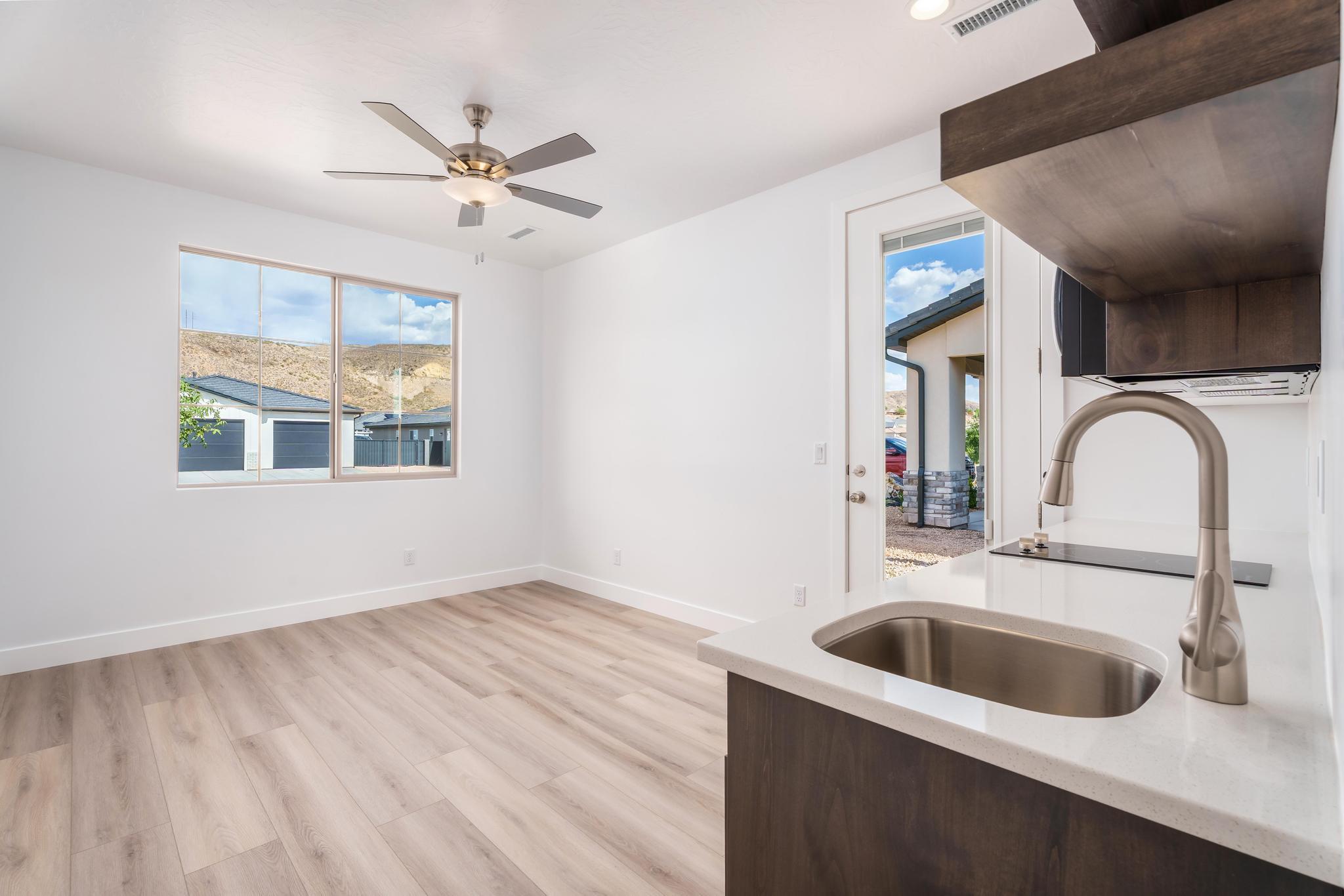 1005 N 20 W