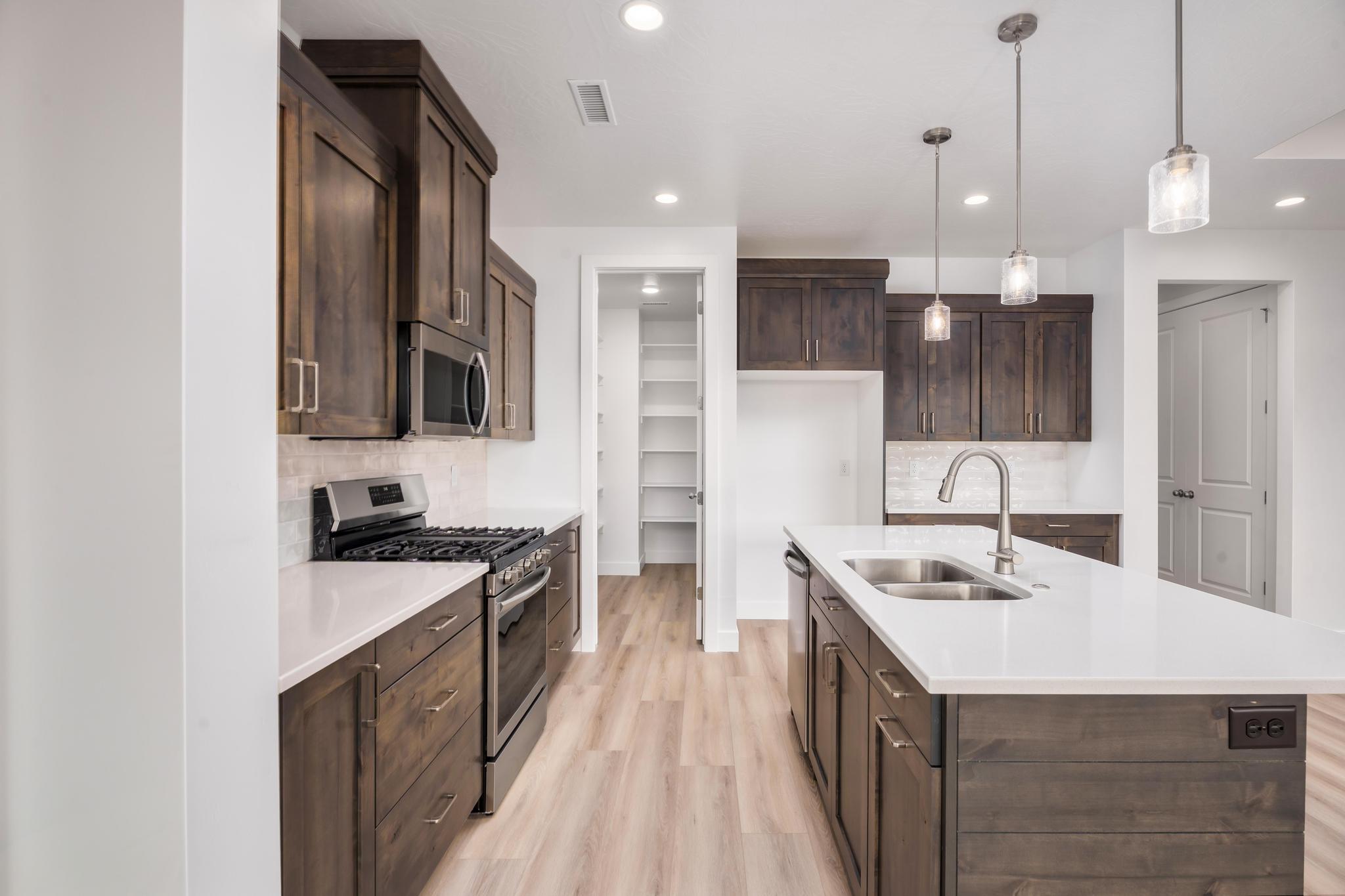 1005 N 20 W