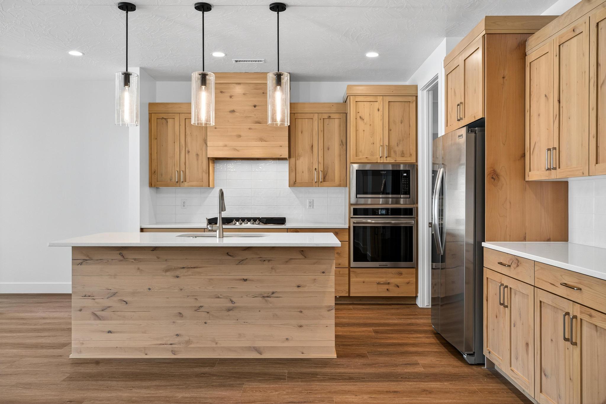 732 N 15 W
