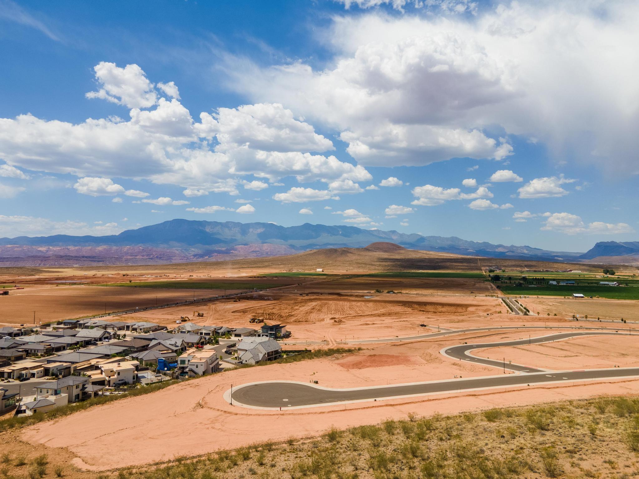 1772 W Monument Valley RD
