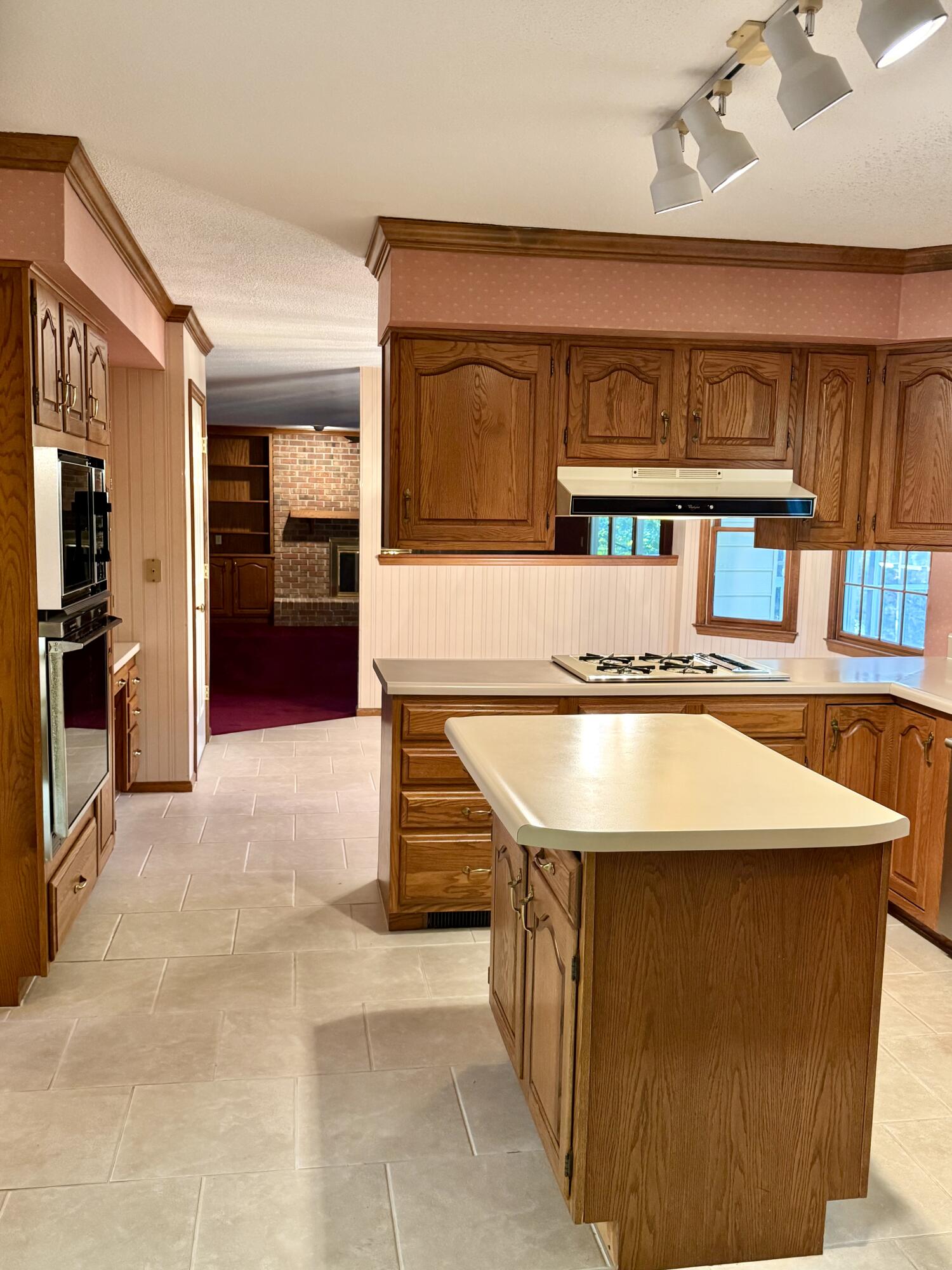 6424 Lake Shadows Circle