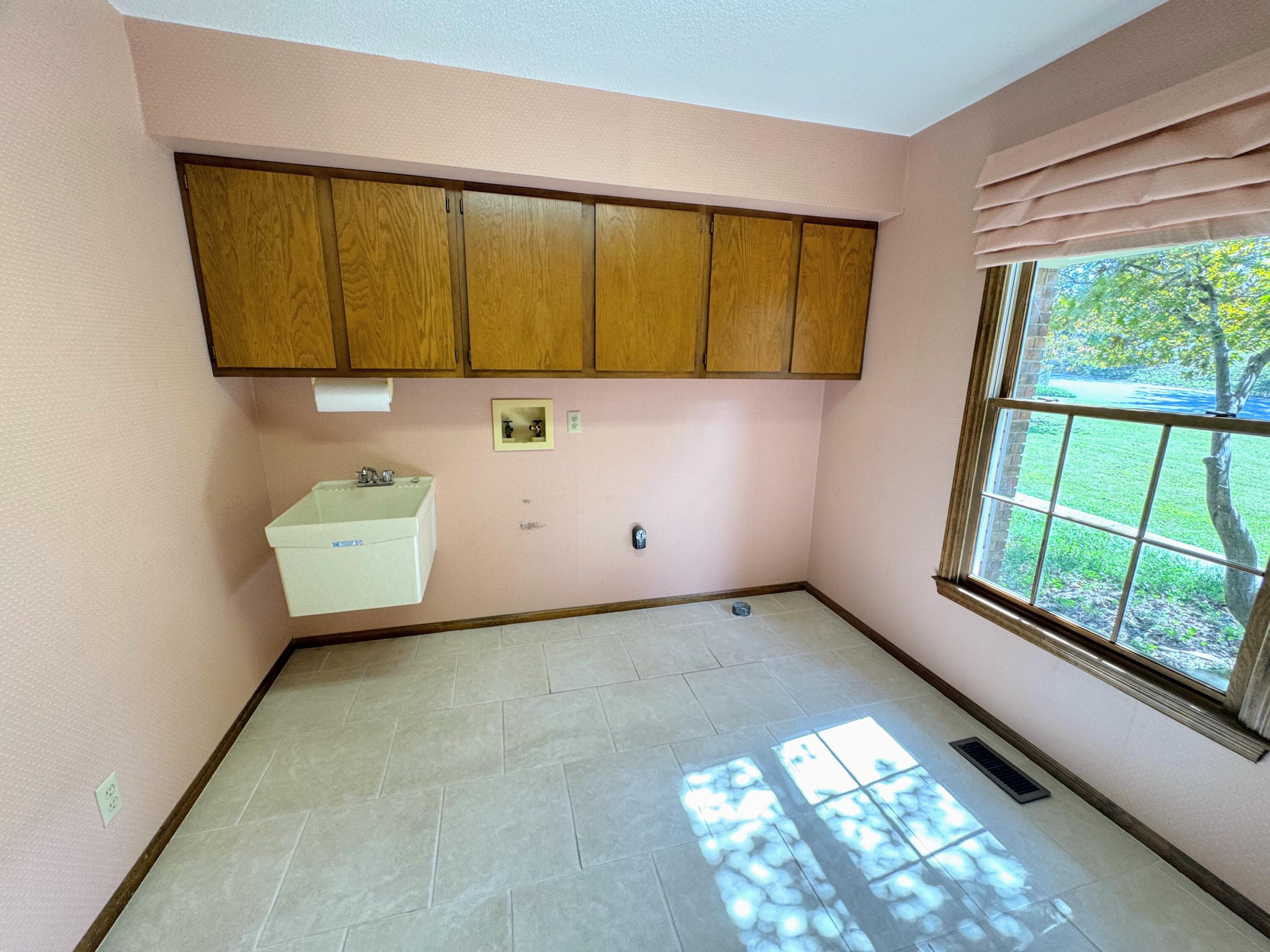 6424 Lake Shadows Circle