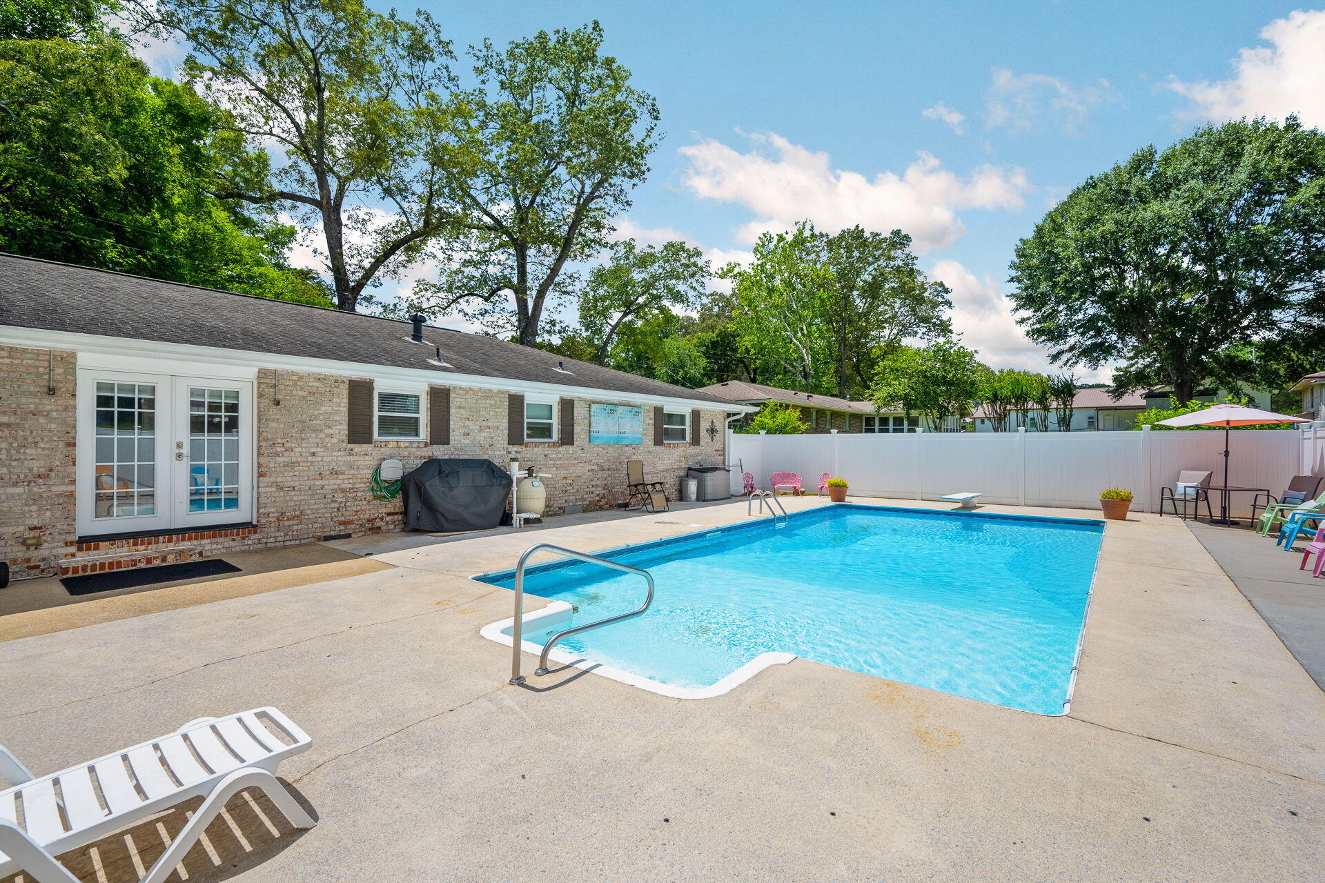 301 Clebourne Avenue