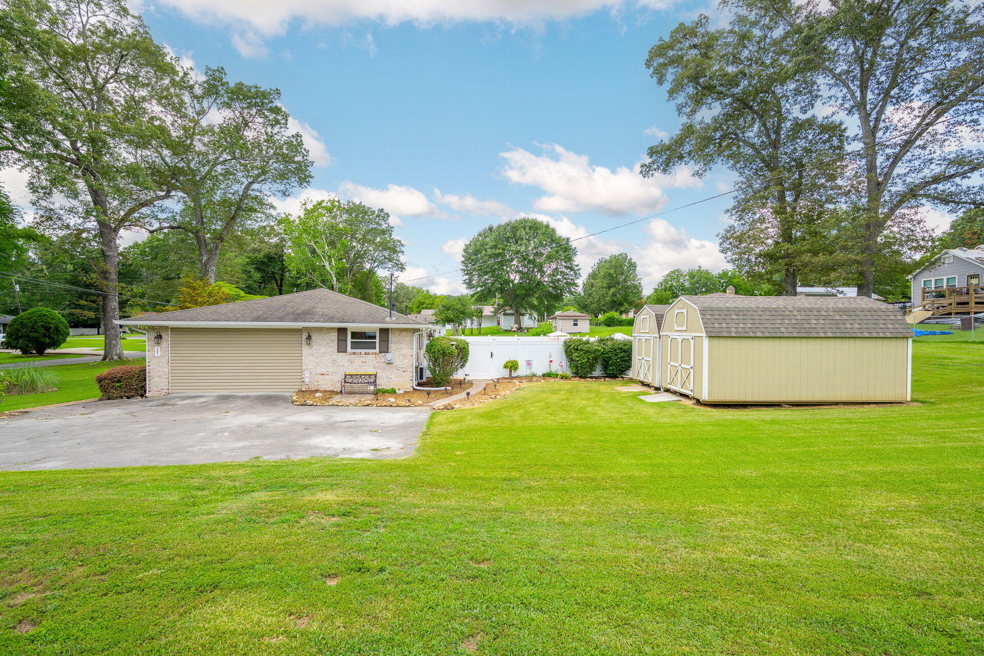 301 Clebourne Avenue