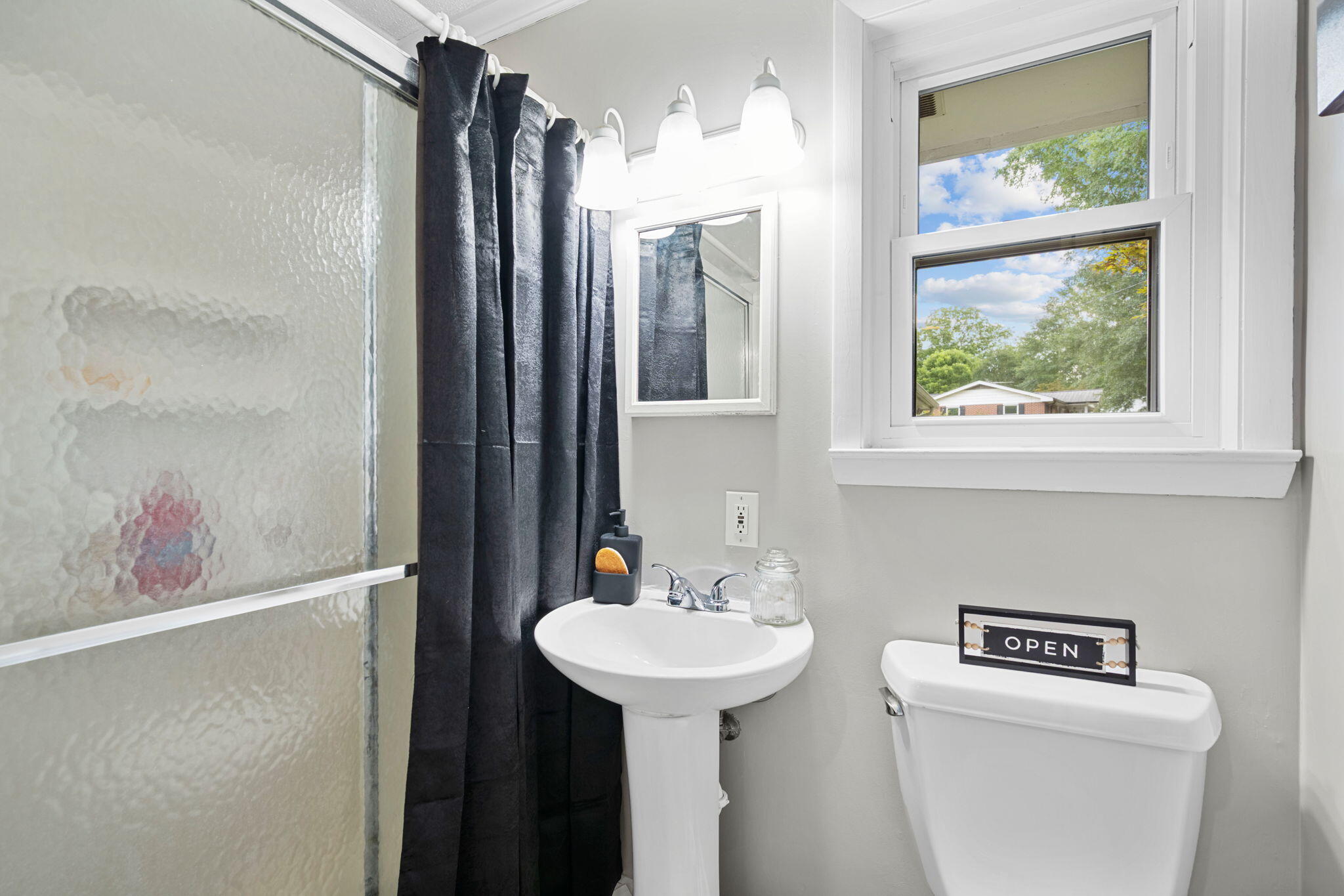 301 Clebourne Avenue