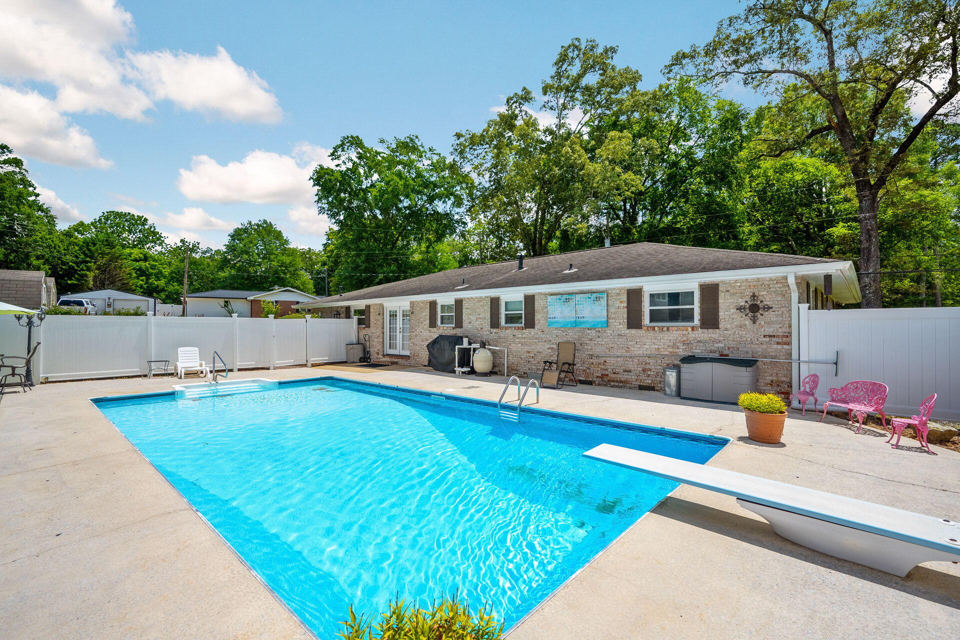 301 Clebourne Avenue