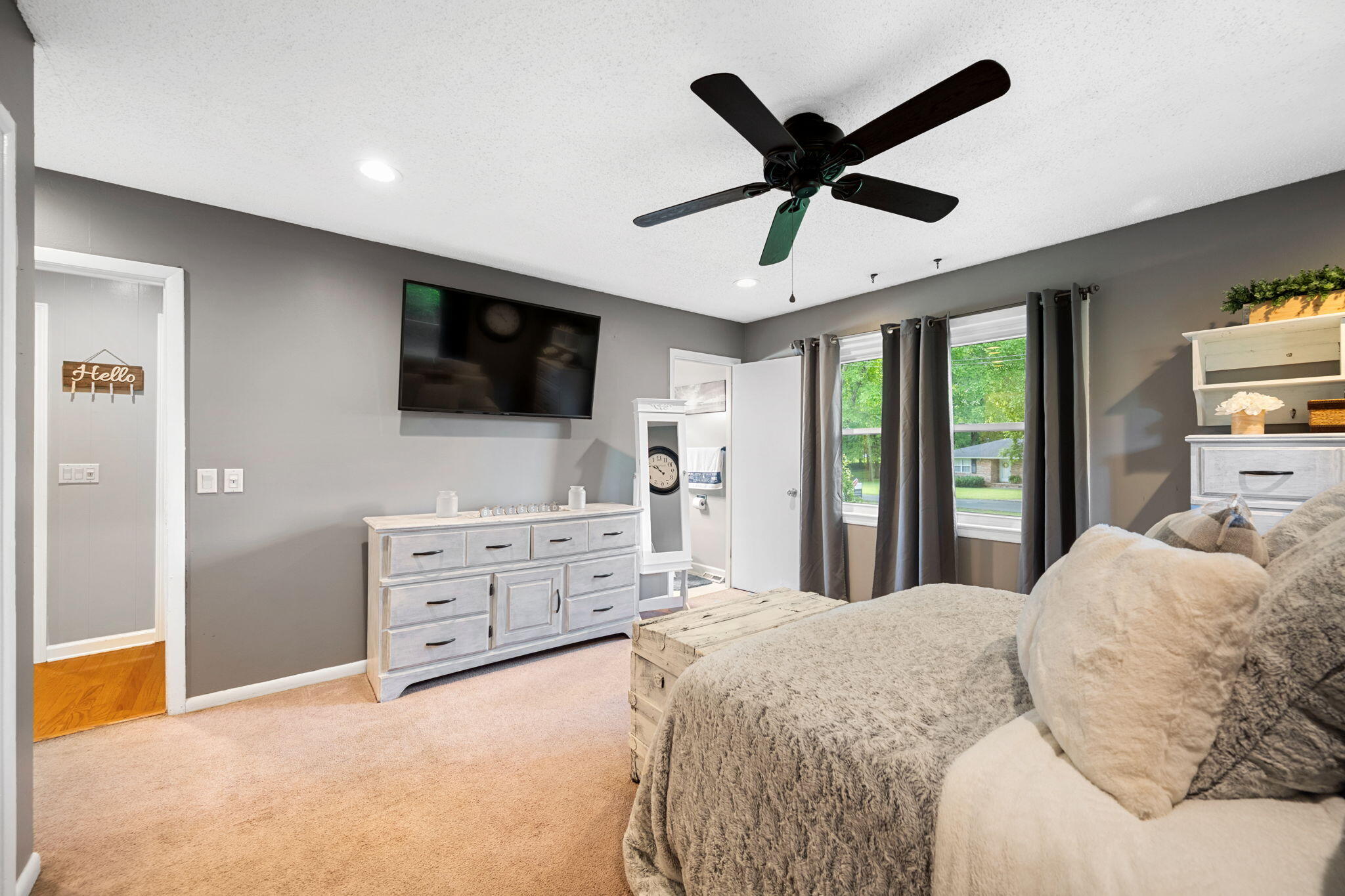 301 Clebourne Avenue