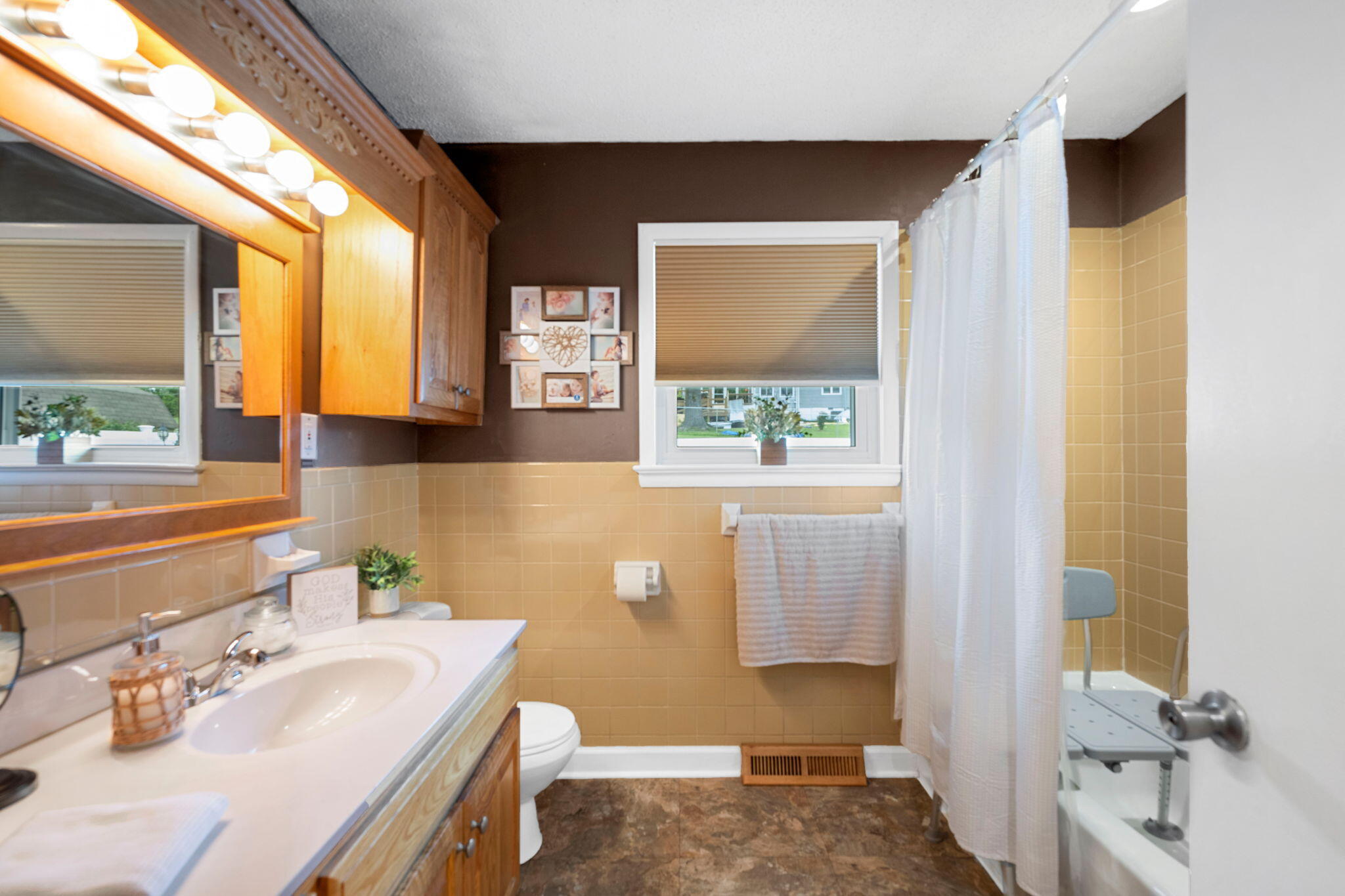 301 Clebourne Avenue