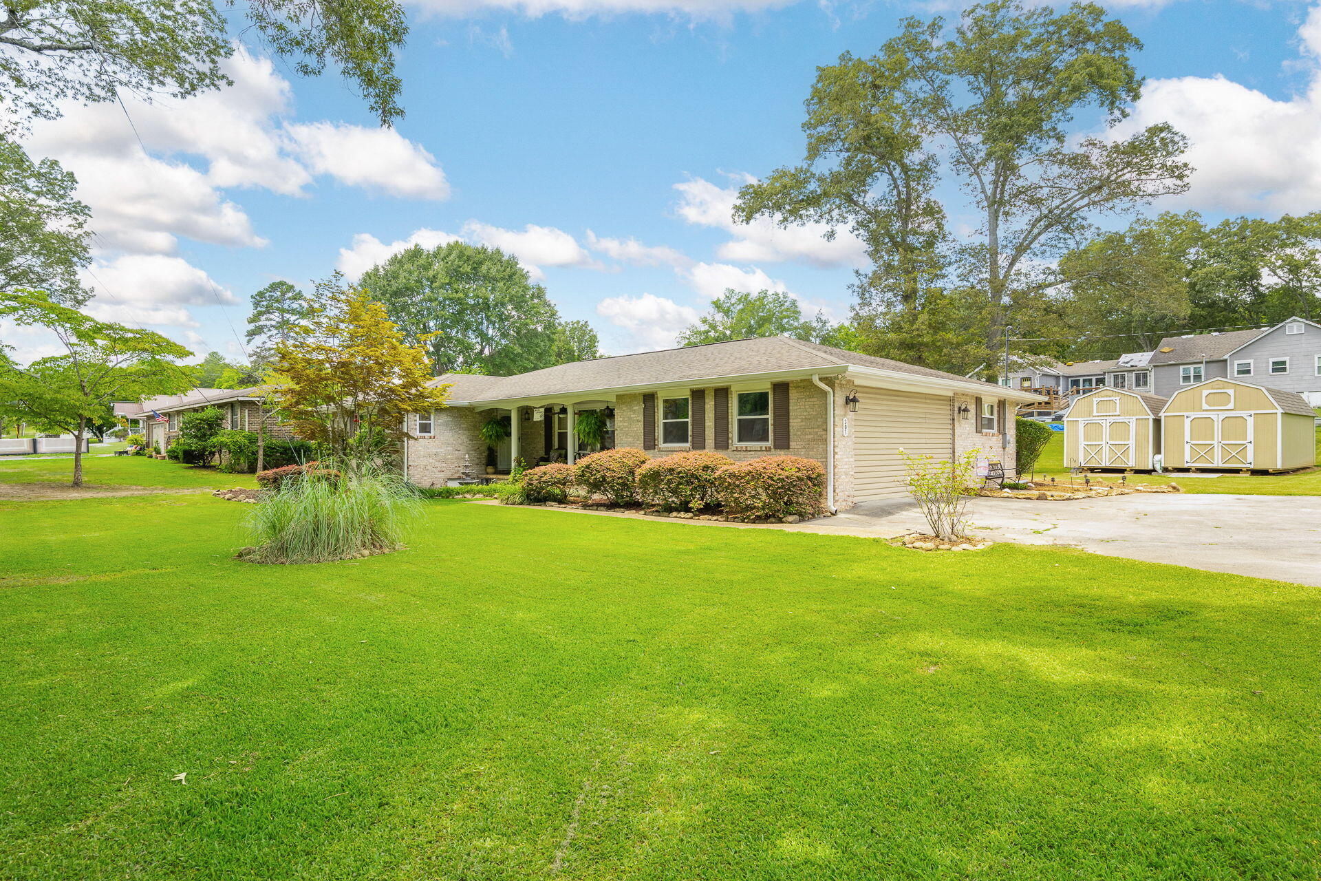 301 Clebourne Avenue