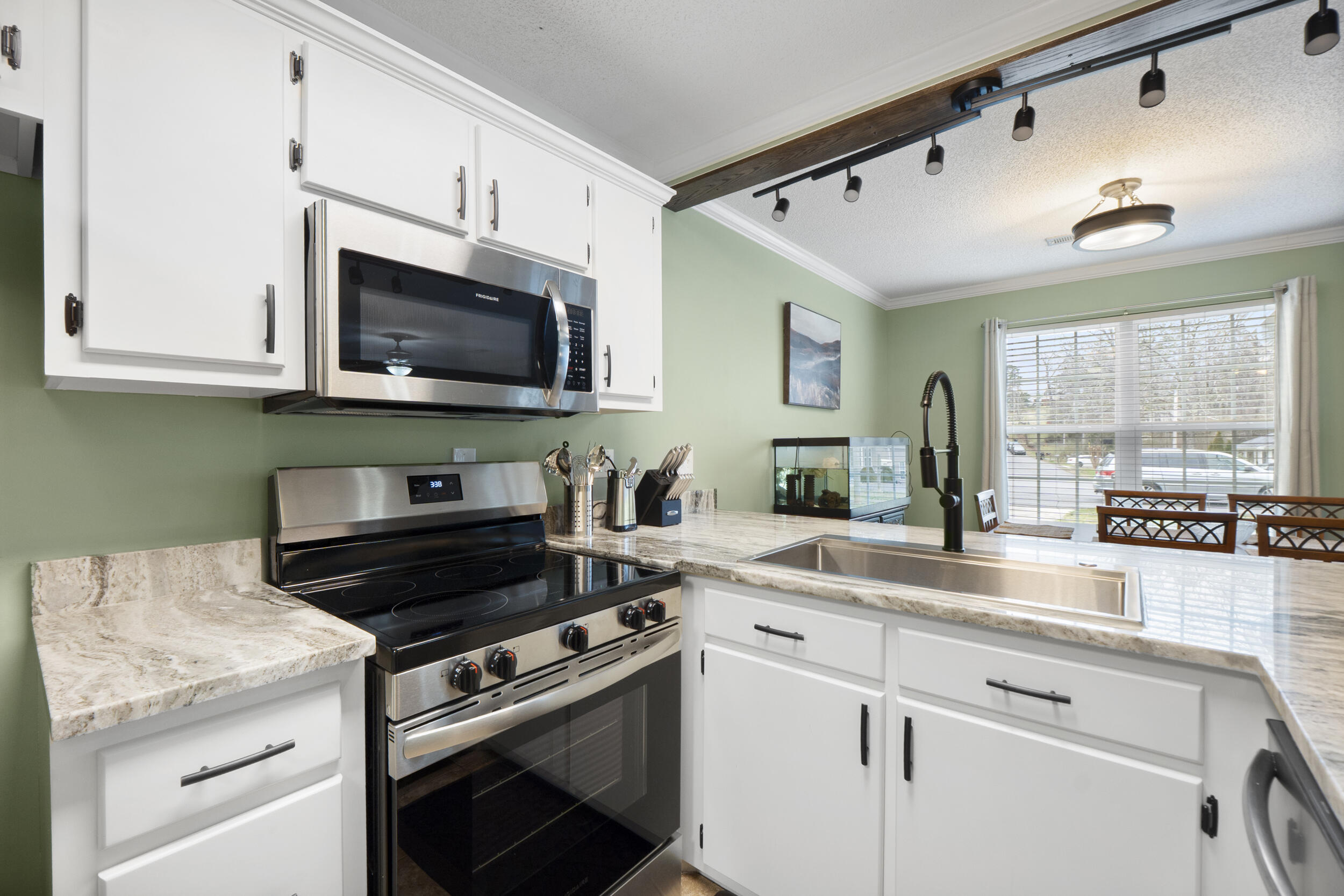 797 Kings Row