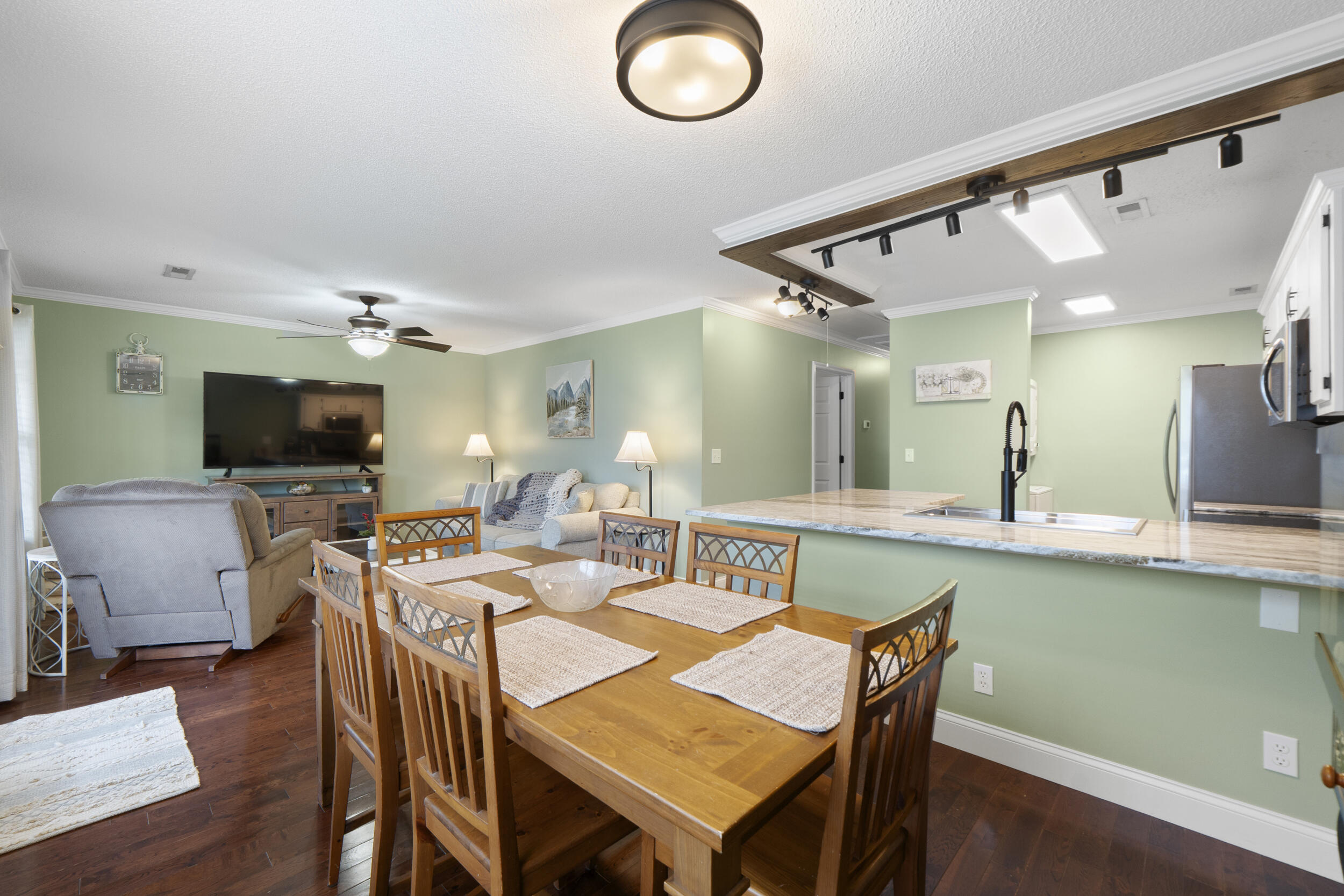 797 Kings Row