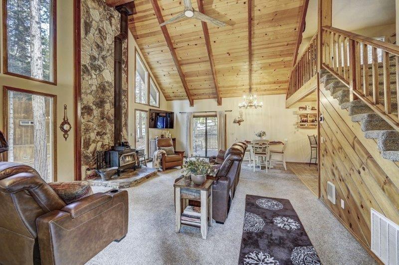 2128 E Mokelumne Drive