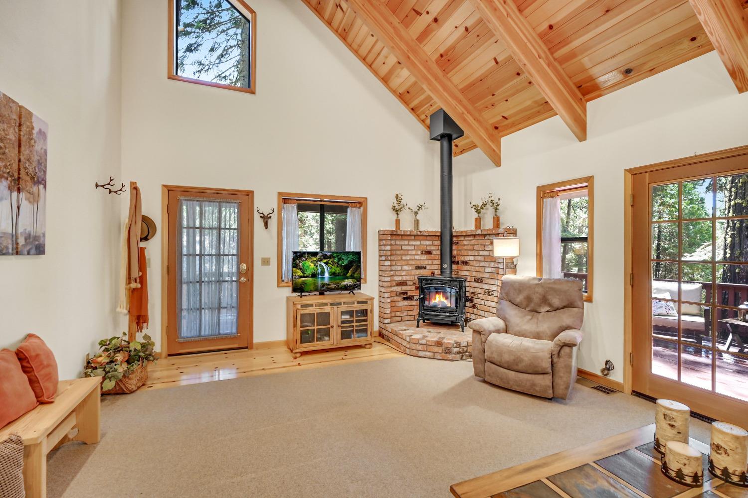 1476 Topanga Lane